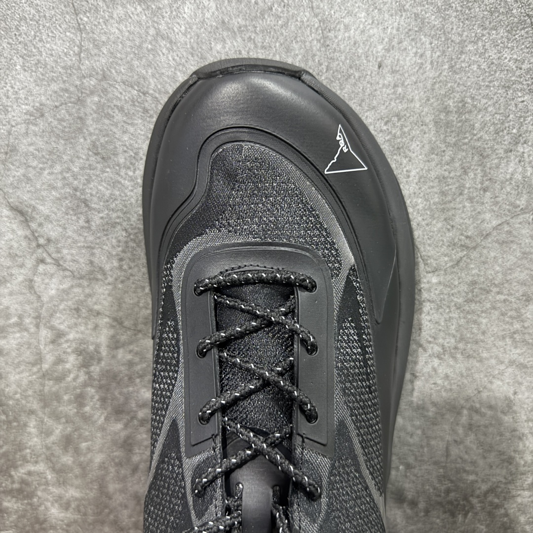 图片[5]-【莞产纯原】意大利ROA.POYANA SELLA户外夏季运动鞋网纱休闲登山鞋网面透气 卡塔琳娜 登山款 – ROA 的 Sella 以多洛米蒂山脉的塞拉山脉命名，将轻盈透气与持久的回弹力和色的抓地力结合在一起 ﹣这要归功于两项 Vibram 技术的组合，即鞋底的 Traction lugs 和 Megagrip ﹣前者使鞋面能够像楔子一样覆盖鞋跟区域的鞋底，模糊了底部单元和鞋面之间的界限。 后者是由 Texon 独家开发的， Texon 贡献了其专有 ProWeave Jacquard 工艺，开发出定制的一体式编织鞋面，具有各种厚度区域，可提供所需的脚部支撑。 ﹣鞋面：54%再生聚酯纤维，35%聚酰胺，11％热塑性聚酰胺 ﹣鞋底：70％橡胶，30% Phylon 尺码：39 40 41 42 43 44 45-选品中心