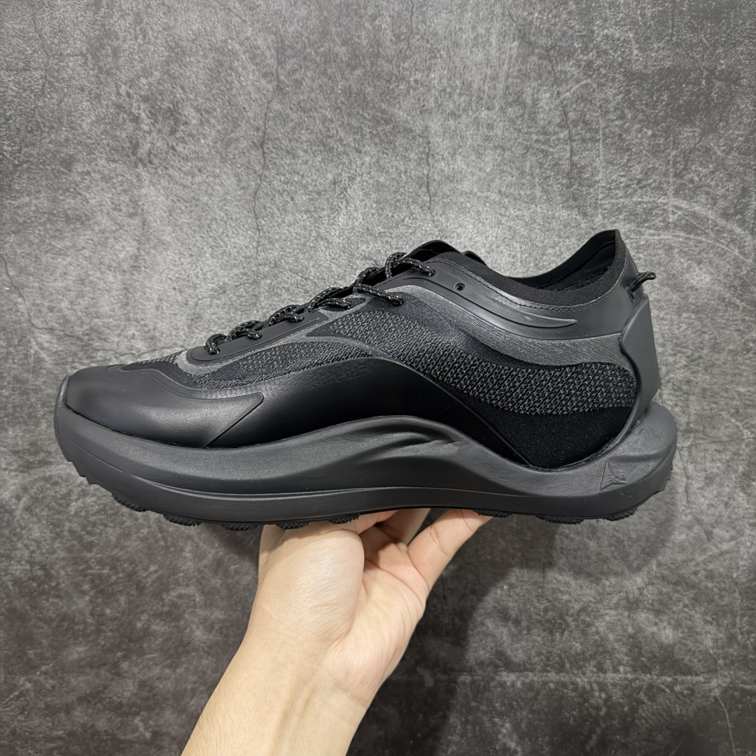 图片[2]-【莞产纯原】意大利ROA.POYANA SELLA户外夏季运动鞋网纱休闲登山鞋网面透气 卡塔琳娜 登山款 – ROA 的 Sella 以多洛米蒂山脉的塞拉山脉命名，将轻盈透气与持久的回弹力和色的抓地力结合在一起 ﹣这要归功于两项 Vibram 技术的组合，即鞋底的 Traction lugs 和 Megagrip ﹣前者使鞋面能够像楔子一样覆盖鞋跟区域的鞋底，模糊了底部单元和鞋面之间的界限。 后者是由 Texon 独家开发的， Texon 贡献了其专有 ProWeave Jacquard 工艺，开发出定制的一体式编织鞋面，具有各种厚度区域，可提供所需的脚部支撑。 ﹣鞋面：54%再生聚酯纤维，35%聚酰胺，11％热塑性聚酰胺 ﹣鞋底：70％橡胶，30% Phylon 尺码：39 40 41 42 43 44 45-选品中心