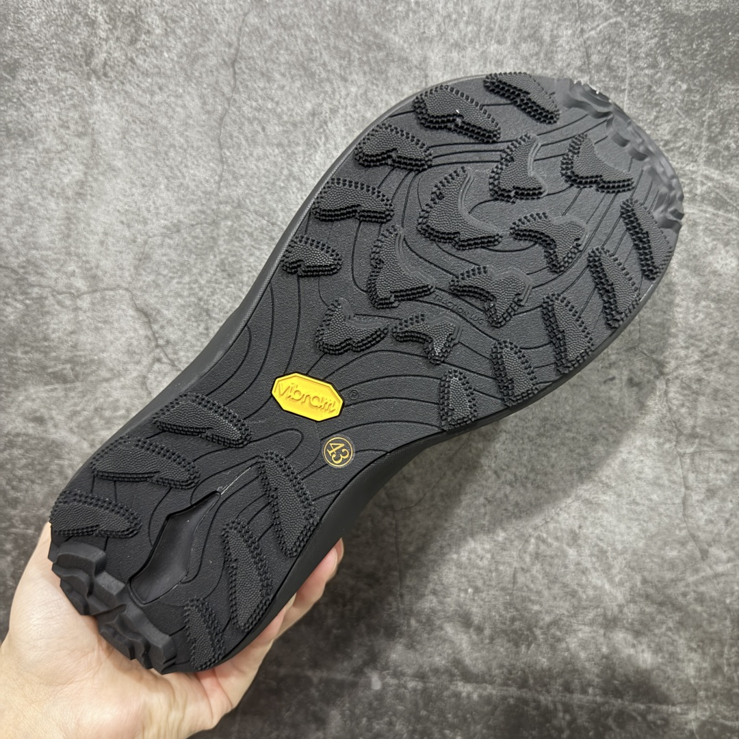 图片[9]-【莞产纯原】意大利ROA.POYANA SELLA户外夏季运动鞋网纱休闲登山鞋网面透气 卡塔琳娜 登山款 – ROA 的 Sella 以多洛米蒂山脉的塞拉山脉命名，将轻盈透气与持久的回弹力和色的抓地力结合在一起 ﹣这要归功于两项 Vibram 技术的组合，即鞋底的 Traction lugs 和 Megagrip ﹣前者使鞋面能够像楔子一样覆盖鞋跟区域的鞋底，模糊了底部单元和鞋面之间的界限。 后者是由 Texon 独家开发的， Texon 贡献了其专有 ProWeave Jacquard 工艺，开发出定制的一体式编织鞋面，具有各种厚度区域，可提供所需的脚部支撑。 ﹣鞋面：54%再生聚酯纤维，35%聚酰胺，11％热塑性聚酰胺 ﹣鞋底：70％橡胶，30% Phylon 尺码：39 40 41 42 43 44 45-选品中心