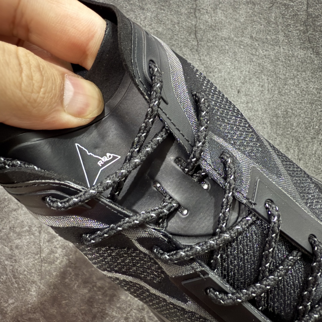 图片[5]-【莞产纯原】意大利ROA.POYANA SELLA户外夏季运动鞋网纱休闲登山鞋网面透气 卡塔琳娜 登山款 – ROA 的 Sella 以多洛米蒂山脉的塞拉山脉命名，将轻盈透气与持久的回弹力和色的抓地力结合在一起 ﹣这要归功于两项 Vibram 技术的组合，即鞋底的 Traction lugs 和 Megagrip ﹣前者使鞋面能够像楔子一样覆盖鞋跟区域的鞋底，模糊了底部单元和鞋面之间的界限。 后者是由 Texon 独家开发的， Texon 贡献了其专有 ProWeave Jacquard 工艺，开发出定制的一体式编织鞋面，具有各种厚度区域，可提供所需的脚部支撑。 ﹣鞋面：54%再生聚酯纤维，35%聚酰胺，11％热塑性聚酰胺 ﹣鞋底：70％橡胶，30% Phylon 尺码：39 40 41 42 43 44 45-选品中心