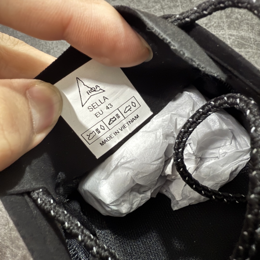 图片[6]-【莞产纯原】意大利ROA.POYANA SELLA户外夏季运动鞋网纱休闲登山鞋网面透气 卡塔琳娜 登山款 – ROA 的 Sella 以多洛米蒂山脉的塞拉山脉命名，将轻盈透气与持久的回弹力和色的抓地力结合在一起 ﹣这要归功于两项 Vibram 技术的组合，即鞋底的 Traction lugs 和 Megagrip ﹣前者使鞋面能够像楔子一样覆盖鞋跟区域的鞋底，模糊了底部单元和鞋面之间的界限。 后者是由 Texon 独家开发的， Texon 贡献了其专有 ProWeave Jacquard 工艺，开发出定制的一体式编织鞋面，具有各种厚度区域，可提供所需的脚部支撑。 ﹣鞋面：54%再生聚酯纤维，35%聚酰胺，11％热塑性聚酰胺 ﹣鞋底：70％橡胶，30% Phylon 尺码：39 40 41 42 43 44 45-选品中心