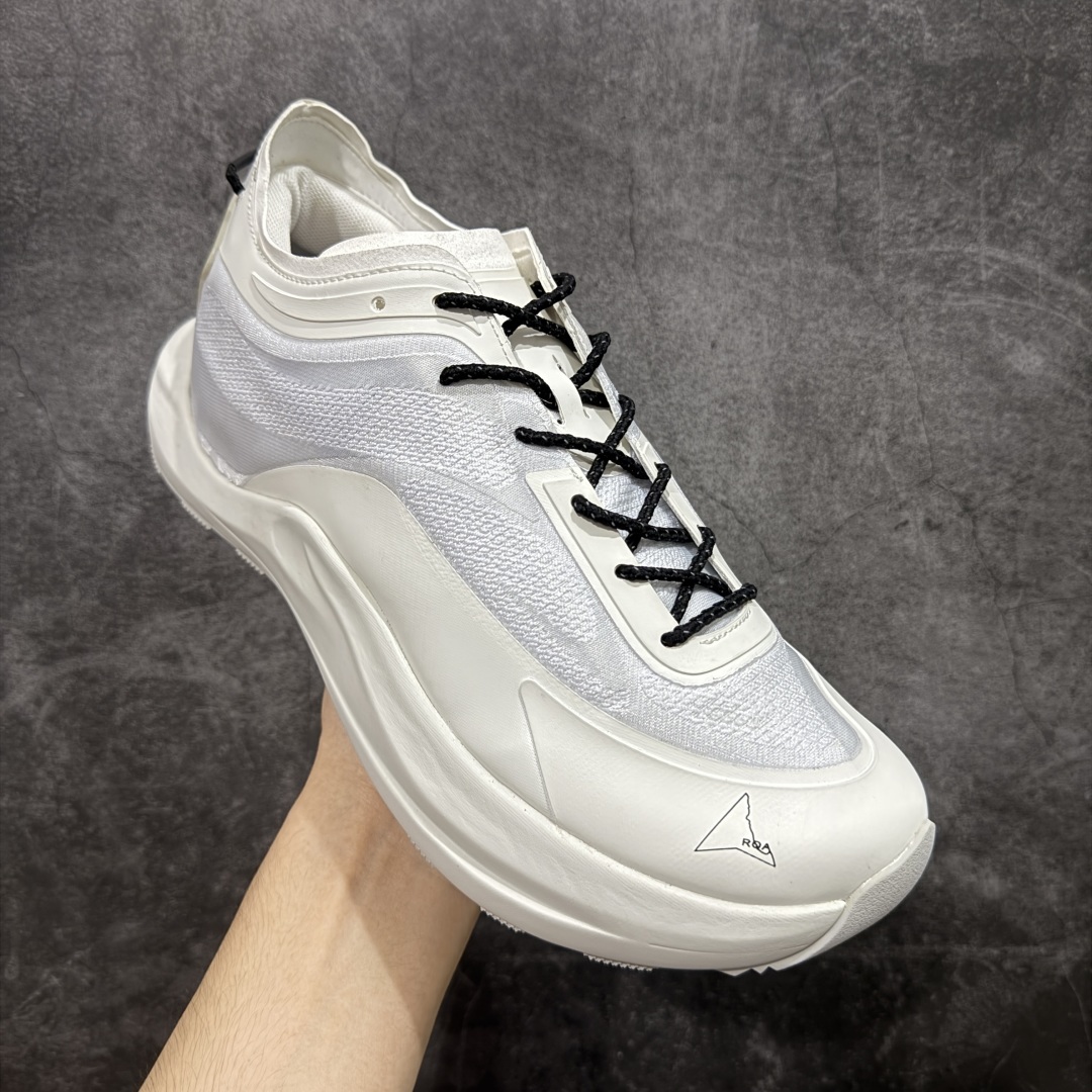 图片[3]-【莞产纯原】意大利ROA.POYANA SELLA户外夏季运动鞋网纱休闲登山鞋网面透气 卡塔琳娜 登山款 – ROA 的 Sella 以多洛米蒂山脉的塞拉山脉命名，将轻盈透气与持久的回弹力和色的抓地力结合在一起 ﹣这要归功于两项 Vibram 技术的组合，即鞋底的 Traction lugs 和 Megagrip ﹣前者使鞋面能够像楔子一样覆盖鞋跟区域的鞋底，模糊了底部单元和鞋面之间的界限。 后者是由 Texon 独家开发的， Texon 贡献了其专有 ProWeave Jacquard 工艺，开发出定制的一体式编织鞋面，具有各种厚度区域，可提供所需的脚部支撑。 ﹣鞋面：54%再生聚酯纤维，35%聚酰胺，11％热塑性聚酰胺 ﹣鞋底：70％橡胶，30% Phylon 尺码：39 40 41 42 43 44 45-选品中心