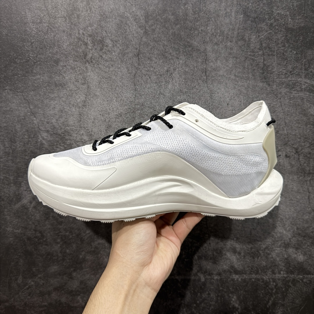 图片[2]-【莞产纯原】意大利ROA.POYANA SELLA户外夏季运动鞋网纱休闲登山鞋网面透气 卡塔琳娜 登山款 – ROA 的 Sella 以多洛米蒂山脉的塞拉山脉命名，将轻盈透气与持久的回弹力和色的抓地力结合在一起 ﹣这要归功于两项 Vibram 技术的组合，即鞋底的 Traction lugs 和 Megagrip ﹣前者使鞋面能够像楔子一样覆盖鞋跟区域的鞋底，模糊了底部单元和鞋面之间的界限。 后者是由 Texon 独家开发的， Texon 贡献了其专有 ProWeave Jacquard 工艺，开发出定制的一体式编织鞋面，具有各种厚度区域，可提供所需的脚部支撑。 ﹣鞋面：54%再生聚酯纤维，35%聚酰胺，11％热塑性聚酰胺 ﹣鞋底：70％橡胶，30% Phylon 尺码：39 40 41 42 43 44 45-选品中心