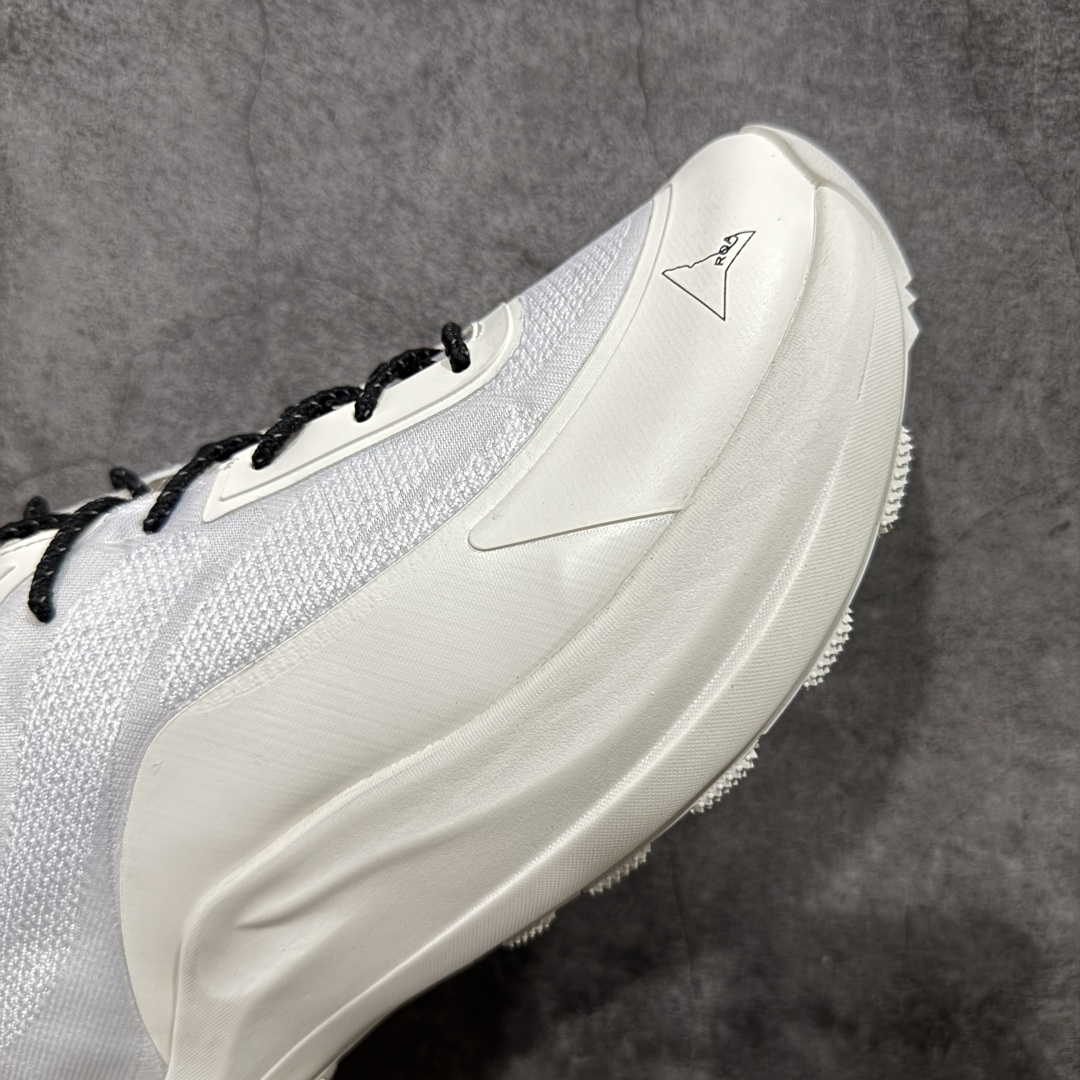 图片[6]-【莞产纯原】意大利ROA.POYANA SELLA户外夏季运动鞋网纱休闲登山鞋网面透气 卡塔琳娜 登山款 – ROA 的 Sella 以多洛米蒂山脉的塞拉山脉命名，将轻盈透气与持久的回弹力和色的抓地力结合在一起 ﹣这要归功于两项 Vibram 技术的组合，即鞋底的 Traction lugs 和 Megagrip ﹣前者使鞋面能够像楔子一样覆盖鞋跟区域的鞋底，模糊了底部单元和鞋面之间的界限。 后者是由 Texon 独家开发的， Texon 贡献了其专有 ProWeave Jacquard 工艺，开发出定制的一体式编织鞋面，具有各种厚度区域，可提供所需的脚部支撑。 ﹣鞋面：54%再生聚酯纤维，35%聚酰胺，11％热塑性聚酰胺 ﹣鞋底：70％橡胶，30% Phylon 尺码：39 40 41 42 43 44 45-选品中心