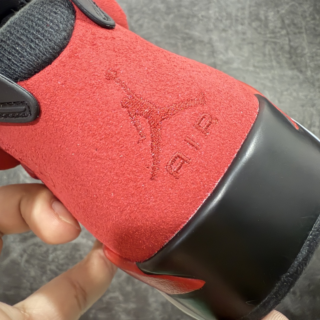 图片[2]-【原厂版】Air Jordan AJ6 Retro \”Toro\” 黑红愤怒的公牛 CT8529-600 耗时半年巨作 全套原纸板楦头开发 确保原汁原味 完美呈现六代版型 一比一鞋头弧度高度鞋身弧度 数据细节工艺流程均保持一致 定制优质皮料 完美鞋型匹配公司货 正确TPU鞋舌锁扣 最新原厂底模 大底卡色咬花完美 鞋柜必备鞋款 终端现货供应 尺码：40 40.5 41 42 42.5 43 44 44.5 45 46 47.5-选品中心