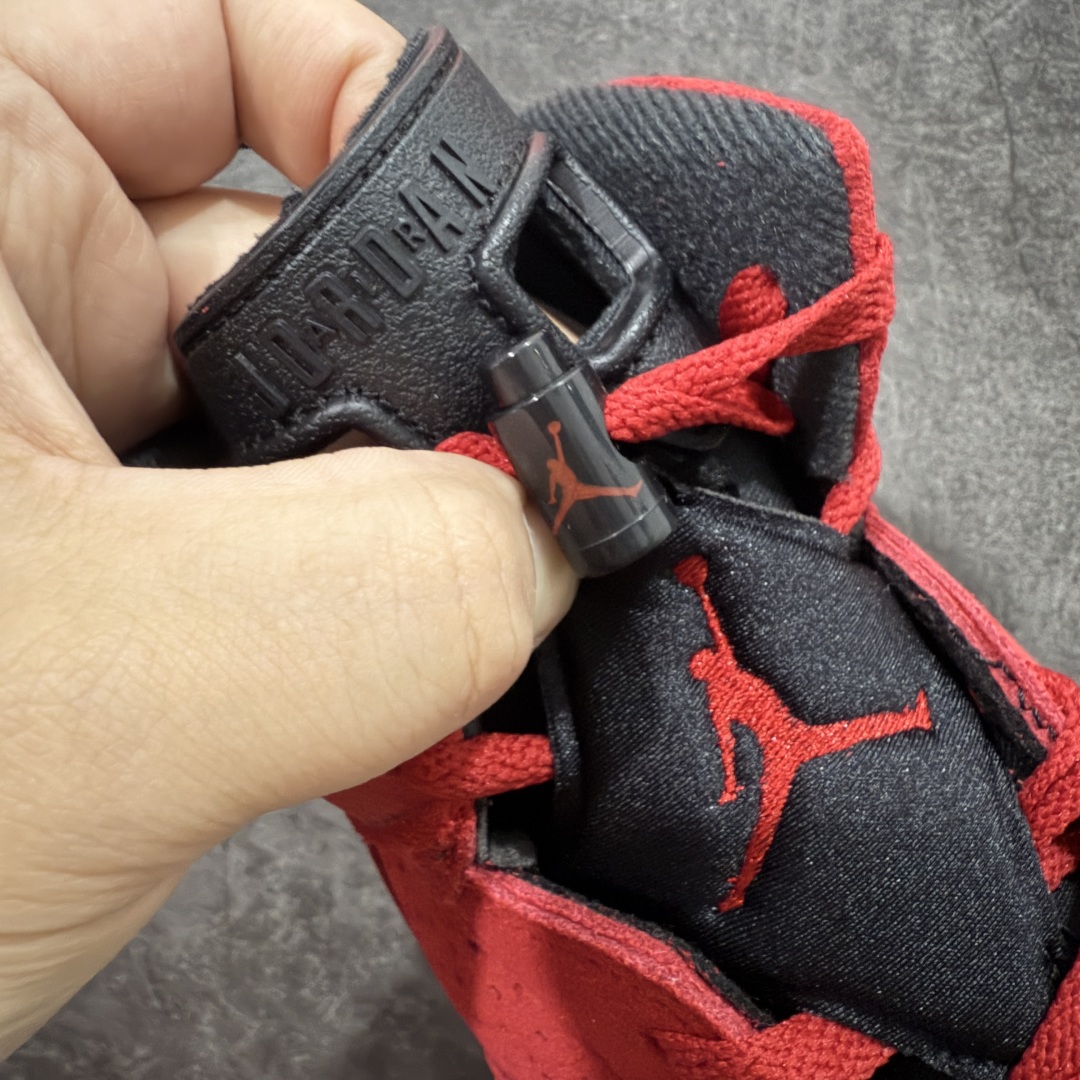 图片[6]-【原厂版】Air Jordan AJ6 Retro \”Toro\” 黑红愤怒的公牛 CT8529-600 耗时半年巨作 全套原纸板楦头开发 确保原汁原味 完美呈现六代版型 一比一鞋头弧度高度鞋身弧度 数据细节工艺流程均保持一致 定制优质皮料 完美鞋型匹配公司货 正确TPU鞋舌锁扣 最新原厂底模 大底卡色咬花完美 鞋柜必备鞋款 终端现货供应 尺码：40 40.5 41 42 42.5 43 44 44.5 45 46 47.5-选品中心
