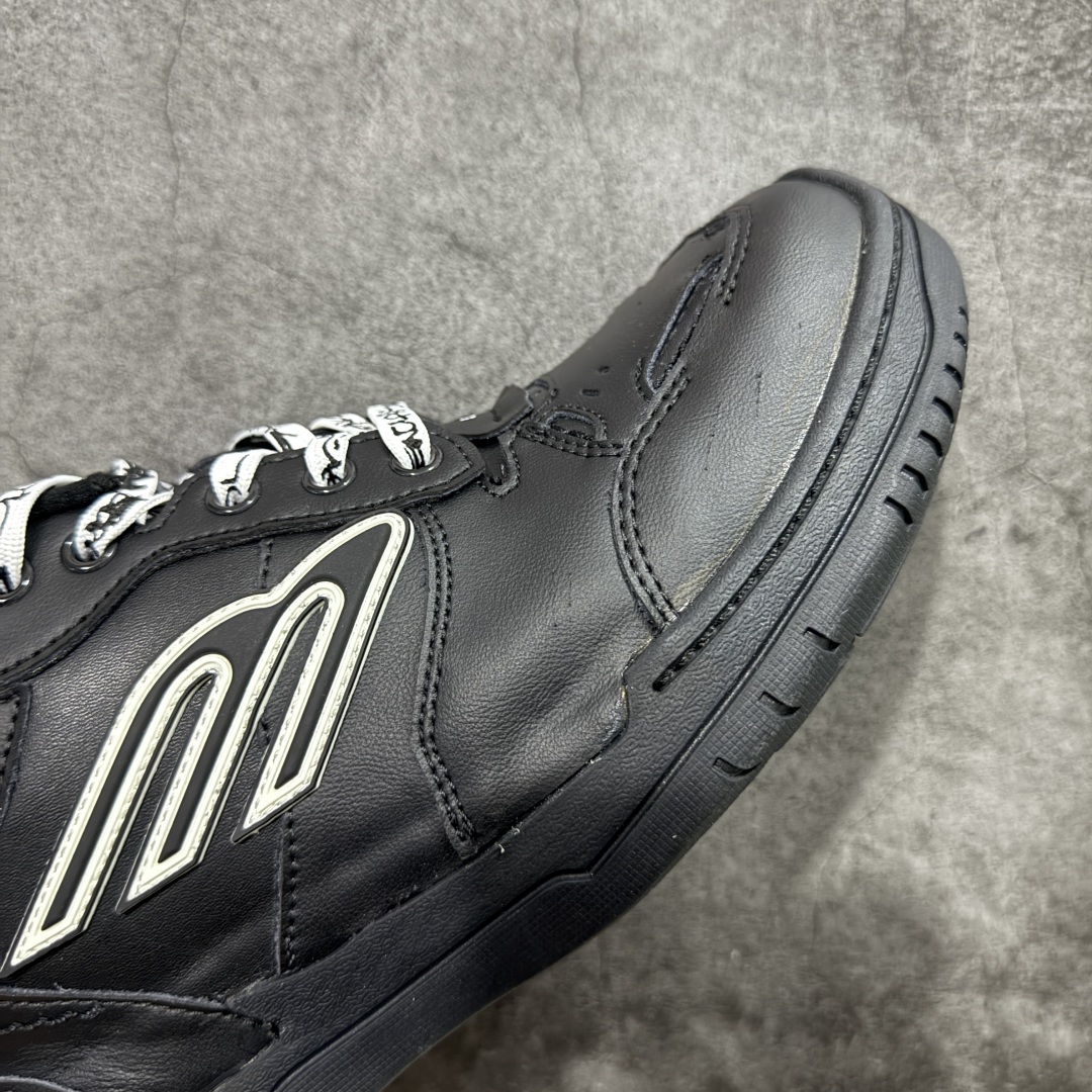 图片[6]-【性价比H版】Balenciaga Hamptons Worn-Out 巴黎世家十八18代 涤纶（聚酯纤维）牛皮革 圆头系带 低帮 生活休闲鞋板鞋 最强性价比 头层皮料 原纸板楦头开发 最原汁原味的版型 胶水把控整洁度完美 每一双都是工艺品 多重QC质检 原盒原配 正确字体电绣 粗细、位置、大小正确 侧边TPU 透气孔匹配意产原版 正确分离大底 TPU软底 原版一致大底LOGO 立体感十足 尺码：35 36 37 38 39 40 41 42 43 44 45 46-选品中心