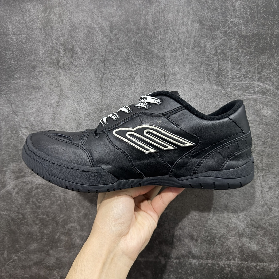 图片[2]-【性价比H版】Balenciaga Hamptons Worn-Out 巴黎世家十八18代 涤纶（聚酯纤维）牛皮革 圆头系带 低帮 生活休闲鞋板鞋 最强性价比 头层皮料 原纸板楦头开发 最原汁原味的版型 胶水把控整洁度完美 每一双都是工艺品 多重QC质检 原盒原配 正确字体电绣 粗细、位置、大小正确 侧边TPU 透气孔匹配意产原版 正确分离大底 TPU软底 原版一致大底LOGO 立体感十足 尺码：35 36 37 38 39 40 41 42 43 44 45 46-选品中心