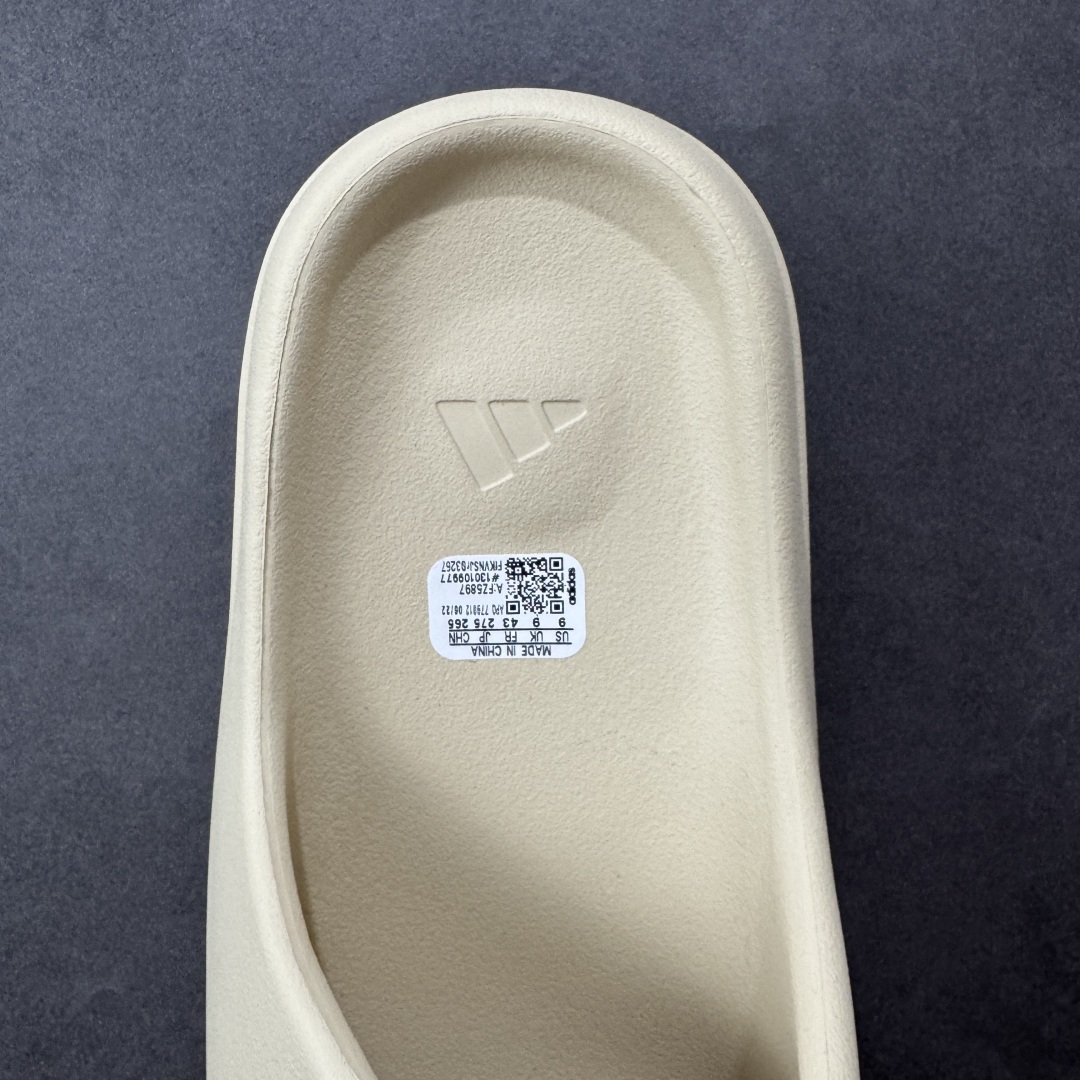 图片[7]-【Lw客定单】YEEZY SLIDE 椰子拖鞋 福利清货 雾面米白 FZ5897 同源公司EVA粒子环保塑料 原厂指令配方 弹性卡色均保持原鞋一致 匠心打造 采用原厂进口MD全套模具打造 全套原楦头 鞋口弧度大小 鞋面色泽质感同步原鞋 LOGO内侧钢印清晰工整 原厂定制原标 同比ZP 符合人体设计 独家开发至48.5码 尺码： 39 40.5 42 43 44.5 46 47 48.5偏小一码-选品中心