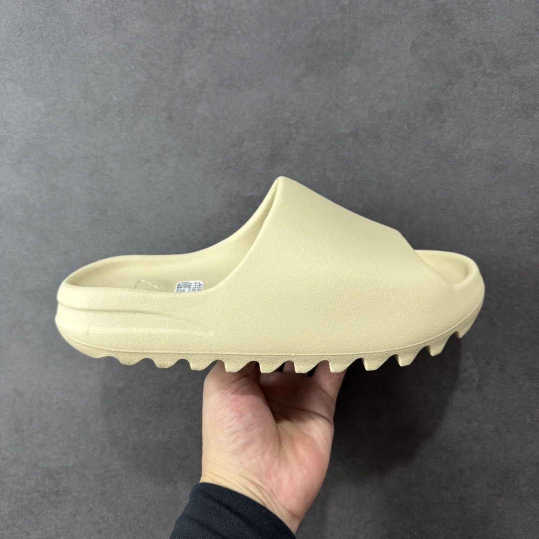 【Lw客定单】YEEZY SLIDE 椰子拖鞋 福利清货 雾面米白 FZ5897 同源公司EVA粒子环保塑料 原厂指令配方 弹性卡色均保持原鞋一致 匠心打造 采用原厂进口MD全套模具打造 全套原楦头 鞋口弧度大小 鞋面色泽质感同步原鞋 LOGO内侧钢印清晰工整 原厂定制原标 同比ZP 符合人体设计 独家开发至48.5码 尺码: 39 40.5 42 43 44.5 46 47 48.5偏小一码-选品中心
