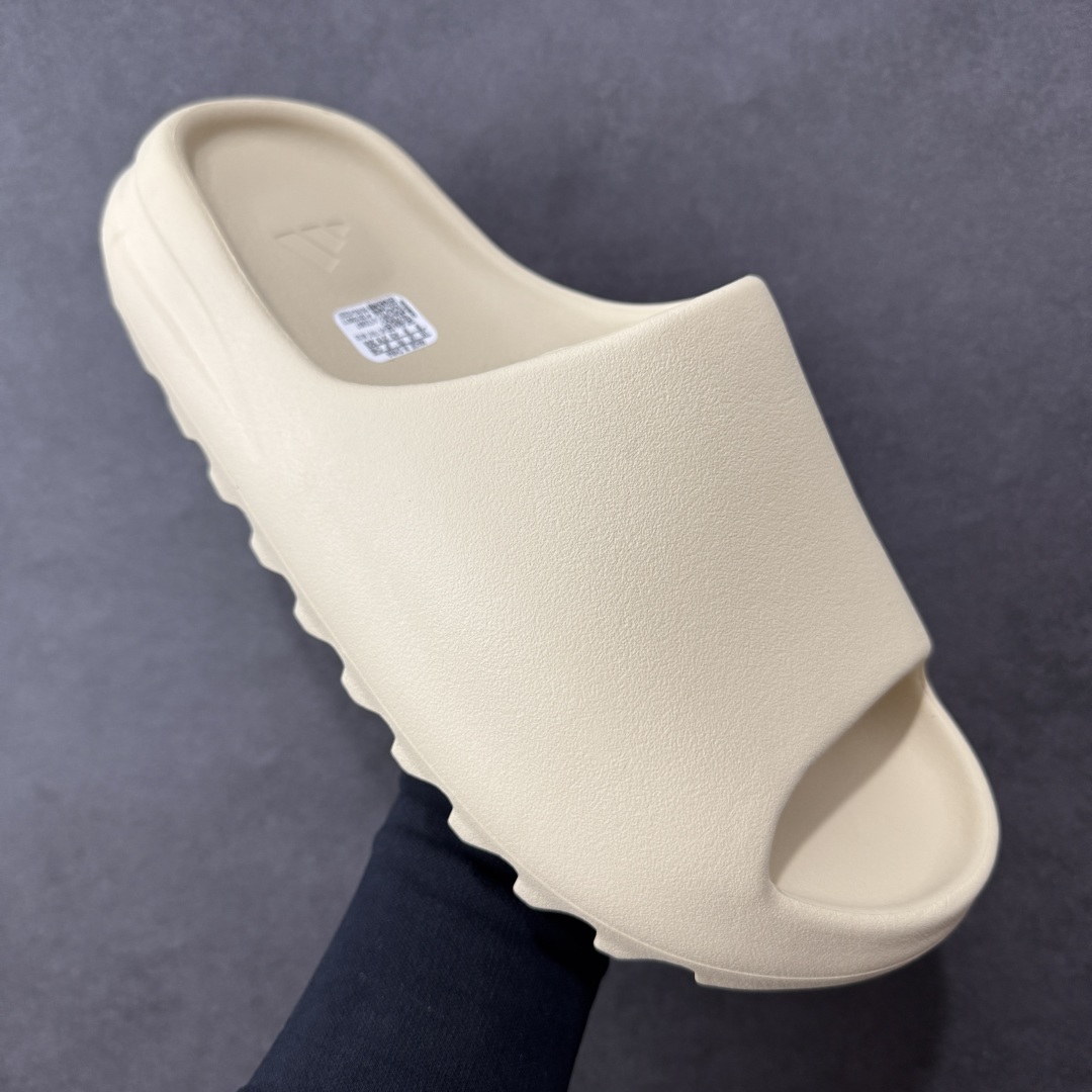 图片[3]-【Lw客定单】YEEZY SLIDE 椰子拖鞋 福利清货 雾面米白 FZ5897 同源公司EVA粒子环保塑料 原厂指令配方 弹性卡色均保持原鞋一致 匠心打造 采用原厂进口MD全套模具打造 全套原楦头 鞋口弧度大小 鞋面色泽质感同步原鞋 LOGO内侧钢印清晰工整 原厂定制原标 同比ZP 符合人体设计 独家开发至48.5码 尺码： 39 40.5 42 43 44.5 46 47 48.5偏小一码-选品中心