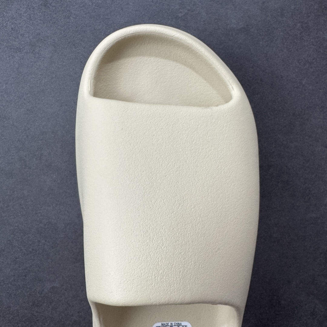 图片[8]-【Lw客定单】YEEZY SLIDE 椰子拖鞋 福利清货 雾面米白 FZ5897 同源公司EVA粒子环保塑料 原厂指令配方 弹性卡色均保持原鞋一致 匠心打造 采用原厂进口MD全套模具打造 全套原楦头 鞋口弧度大小 鞋面色泽质感同步原鞋 LOGO内侧钢印清晰工整 原厂定制原标 同比ZP 符合人体设计 独家开发至48.5码 尺码： 39 40.5 42 43 44.5 46 47 48.5偏小一码-选品中心