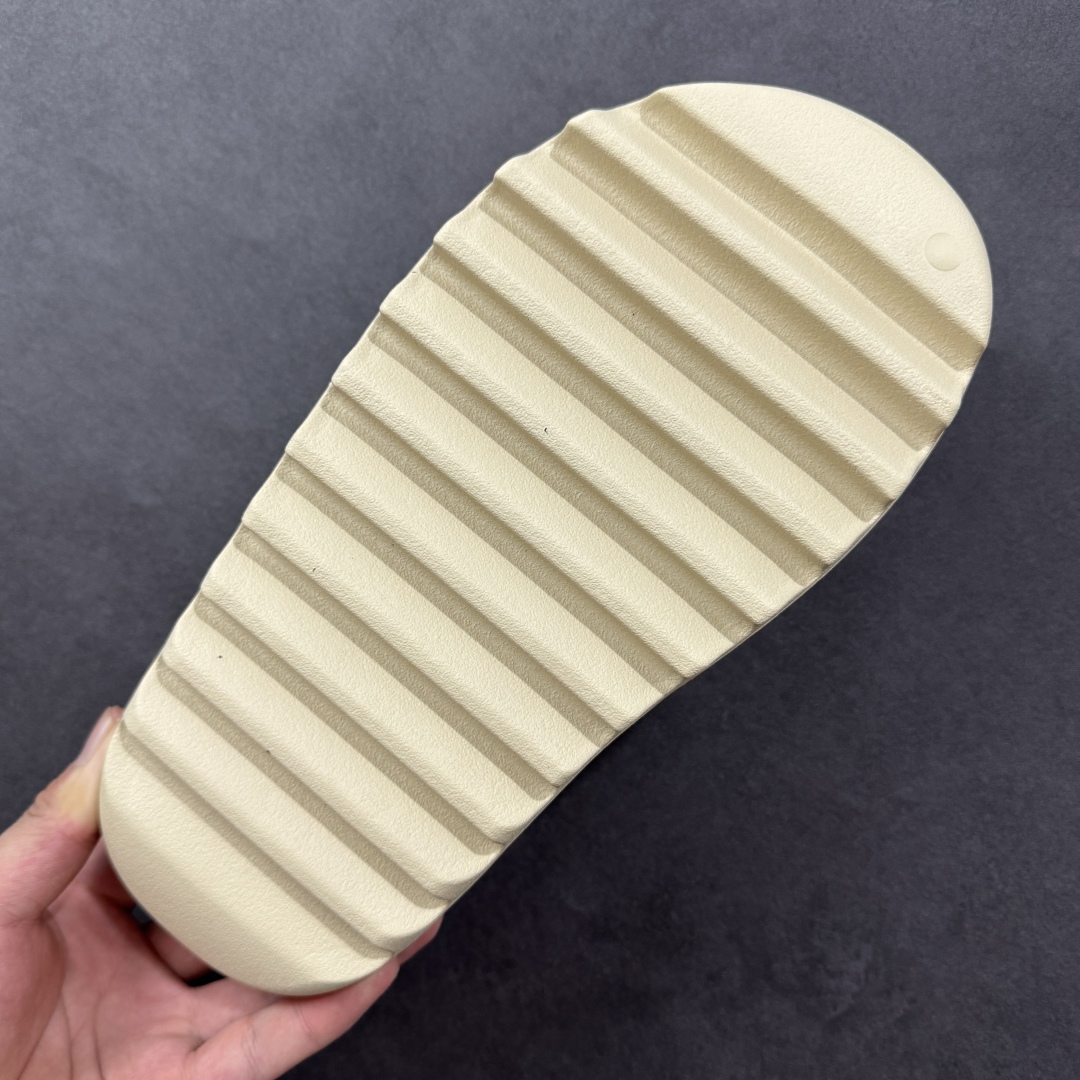 图片[9]-【Lw客定单】YEEZY SLIDE 椰子拖鞋 福利清货 雾面米白 FZ5897 同源公司EVA粒子环保塑料 原厂指令配方 弹性卡色均保持原鞋一致 匠心打造 采用原厂进口MD全套模具打造 全套原楦头 鞋口弧度大小 鞋面色泽质感同步原鞋 LOGO内侧钢印清晰工整 原厂定制原标 同比ZP 符合人体设计 独家开发至48.5码 尺码： 39 40.5 42 43 44.5 46 47 48.5偏小一码-选品中心