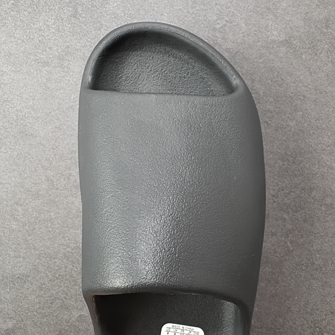 图片[8]-【Lw客定单】YEEZY SLIDE 椰子拖鞋 福利清货 雾面黑玛瑙 HQ6448 同源公司EVA粒子环保塑料 原厂指令配方 弹性卡色均保持原鞋一致 匠心打造 采用原厂进口MD全套模具打造 全套原楦头 鞋口弧度大小 鞋面色泽质感同步原鞋 LOGO内侧钢印清晰工整 原厂定制原标 同比ZP 符合人体设计 独家开发至48.5码 尺码： 39 40.5 42 43 44.5 46 47 48.5偏小一码-选品中心