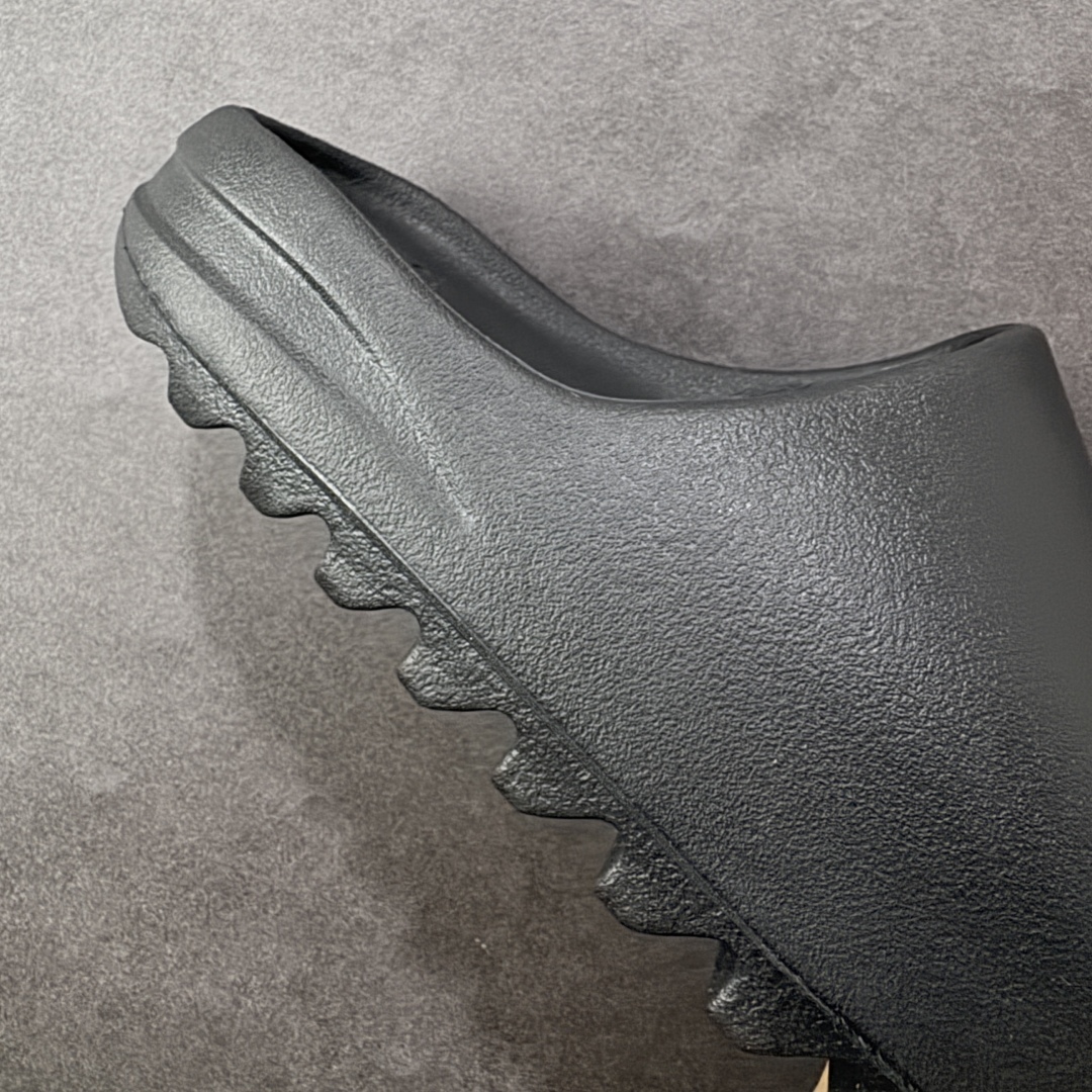 图片[6]-【Lw客定单】YEEZY SLIDE 椰子拖鞋 福利清货 雾面黑玛瑙 HQ6448 同源公司EVA粒子环保塑料 原厂指令配方 弹性卡色均保持原鞋一致 匠心打造 采用原厂进口MD全套模具打造 全套原楦头 鞋口弧度大小 鞋面色泽质感同步原鞋 LOGO内侧钢印清晰工整 原厂定制原标 同比ZP 符合人体设计 独家开发至48.5码 尺码： 39 40.5 42 43 44.5 46 47 48.5偏小一码-选品中心