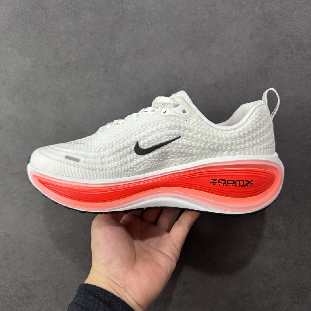 图片[2]-【公司级】Nike VOMERO PLUS 耐克 舒适减震防滑 低帮跑步鞋 全掌ReactX泡绵中底 前掌和后跟还配备了Air Zoom气垫单元 据说跑起来更快更舒适哦 这次最大的升级点 首次引入了ReactX泡绵 货号：HV8150-100 尺码：36 36.5 37.5 38 38.5 39 40 40.5 41 42 42.5 43 44 45-选品中心