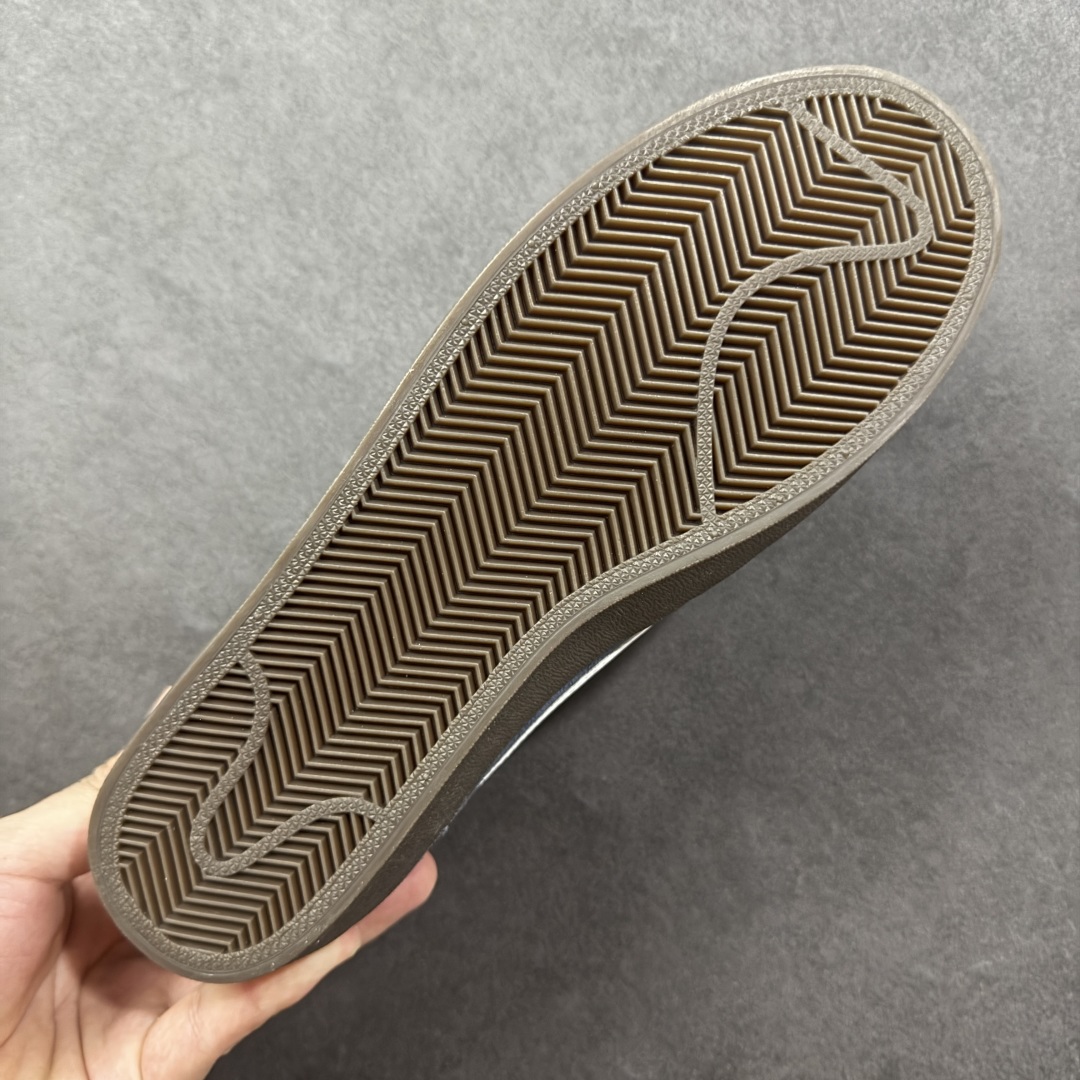 图片[9]-【公司级】Nike Killshot 2 耐克 低帮 白蓝色 男女同款 减震耐磨低邦板鞋 元年款低帮网球鞋中汲取灵感，采用丰富纹理皮革焕新鞋面设计，塑就新颖外观。鞋面采用丰富纹理柔软舒适皮革打造，部分位置以皮革加以点缀；打造时尚休闲风范，后跟位置Nike字母印花，鞋身两侧Swoosh Logo采用蓝色点缀，鞋舌绣标上Nike Swooshh Logo辅以b白色刺绣呈现，最后以米白色中底及同色橡胶外底完善整体设计收尾。 货号：FQ8903-400 尺码：35.5 36 36.5 37.5 38 38.5 39 40 40.5 41 42 42.5 43 44 44.5 45 编码：HXSA210220-选品中心