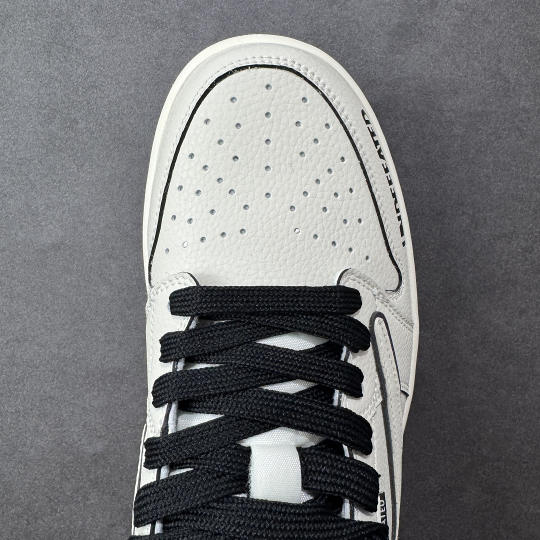 定制版Undefeated x Travis Scott x Air Jordan 1 Low Und x AJ1 低帮 米白黑倒钩 DF1845-531