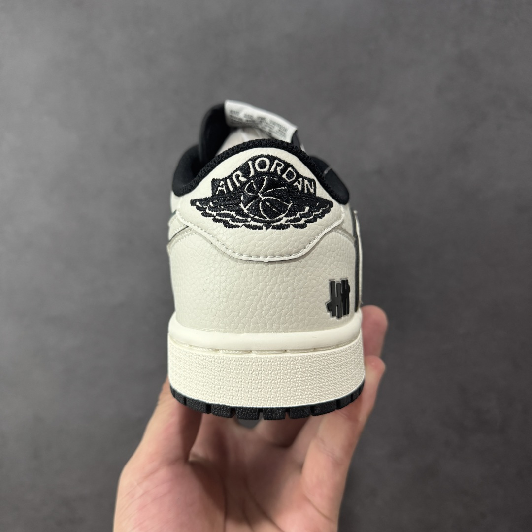 定制版Undefeated x Travis Scott x Air Jordan 1 Low Und x AJ1 低帮 米白黑倒钩 DF1845-531