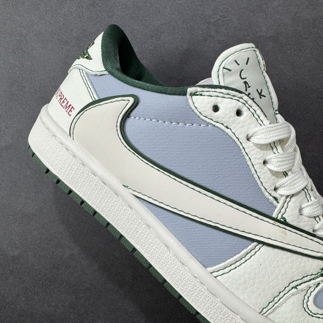 图片[6]-【定制版】Supreme x Travis Scott x Air Jordan 1 Low Sup x AJ1 低帮 白蓝绿倒钩 AJ1 乔丹1代 aj1 乔1 低邦 白蓝绿倒勾联名 乔丹篮球鞋系列 鞋款整体以浅蓝色皮革为底搭配米白色框架覆盖层，标志性的反钩Swoosh Logo采用白色呈现并以绿色进行描边，内侧也辅以白色Swoosh Logo点缀，鞋舌等多处TS标志性元素均得以保留；后跟侧下方印有Supreme字样，鞋舌上以Supreme字样呈现，后跟的Jack厂牌标志以及Wings Logo均采用绿色刺绣打造，彰显联名身份；最后以米白色中底搭配绿色橡胶外底完善整体设计收尾。 货号：JW1188-149 尺码：36 36.5 37.5 38 38.5 39 40 40.5 41 42 42.5 43 44 44.5 45 编码：HXSB330340-选品中心