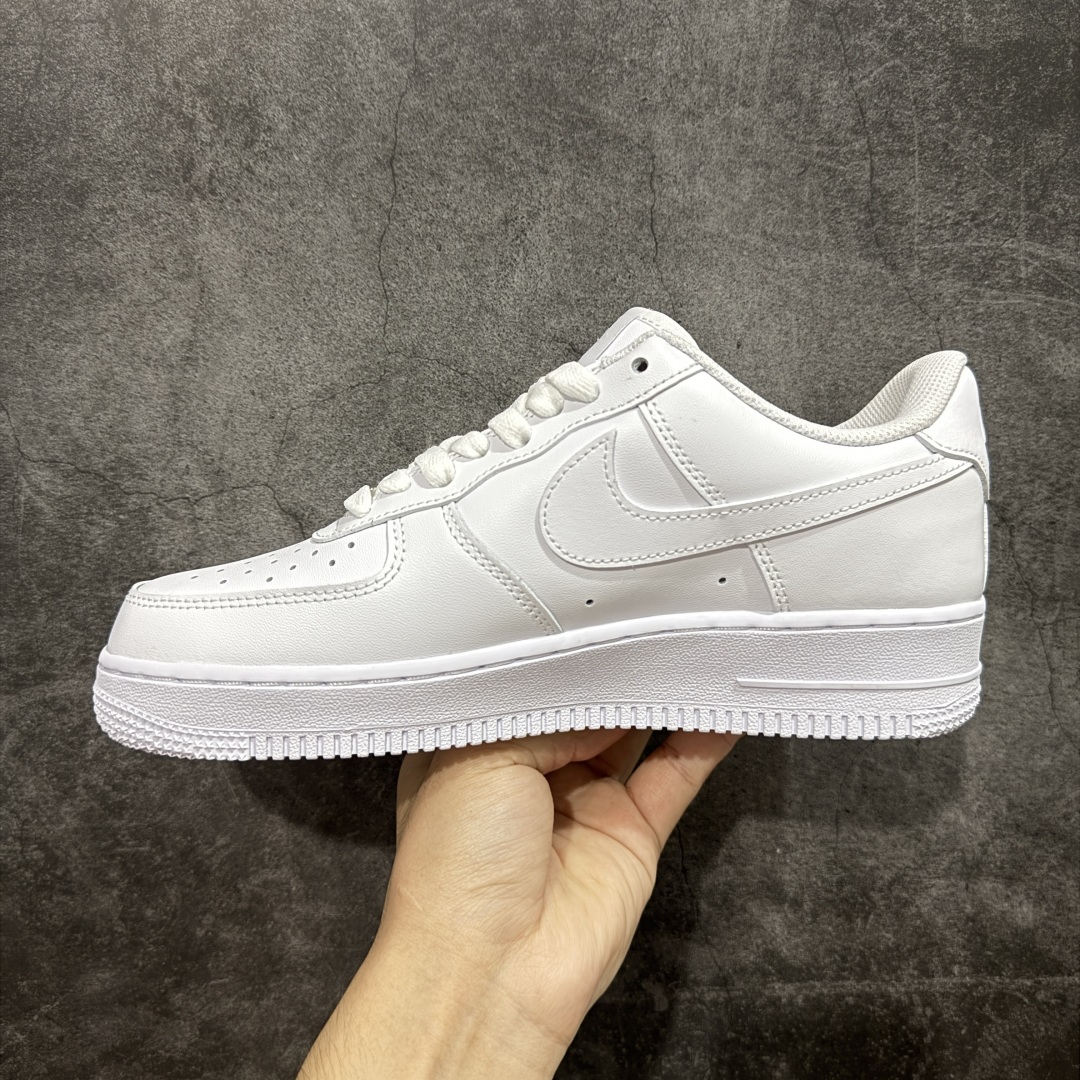 图片[2]-【纯原头层版】NK Air Force 1 Low \’07 空军一号低帮经典板鞋 纯白 CW2288-111 顶级空军 皮料质感可媲美og版 细节吊打市场其他代号版本 全鞋电脑针车 工整有序 原厂港宝加持完美还原灵魂版型 原盒原配从里到外百分百还原 原厂全头层原厂皮料 原标原盒 内置Sole气垫 中底白色背胶 中底划线 已经无限的接近公司 原厂楦头 原厂刺绣 后跟弧度修正 正确中底四线防伪 尺码：36 36.5 37.5 38 38.5 39 40 40.5 41 42 42.5 43 44 44.5 45 46-选品中心
