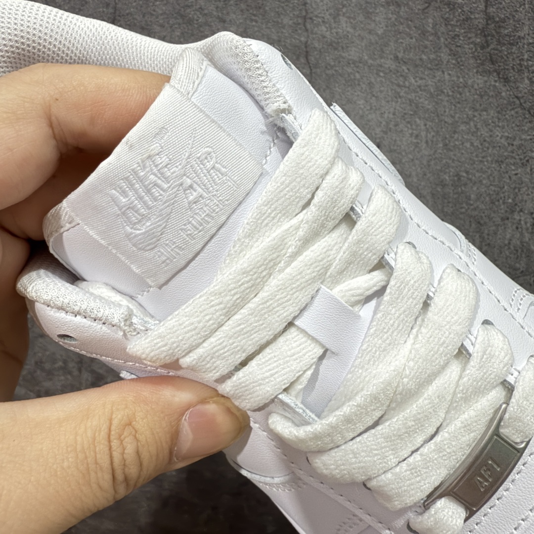 图片[5]-【纯原头层版】NK Air Force 1 Low \’07 空军一号低帮经典板鞋 纯白 CW2288-111 顶级空军 皮料质感可媲美og版 细节吊打市场其他代号版本 全鞋电脑针车 工整有序 原厂港宝加持完美还原灵魂版型 原盒原配从里到外百分百还原 原厂全头层原厂皮料 原标原盒 内置Sole气垫 中底白色背胶 中底划线 已经无限的接近公司 原厂楦头 原厂刺绣 后跟弧度修正 正确中底四线防伪 尺码：36 36.5 37.5 38 38.5 39 40 40.5 41 42 42.5 43 44 44.5 45 46-选品中心