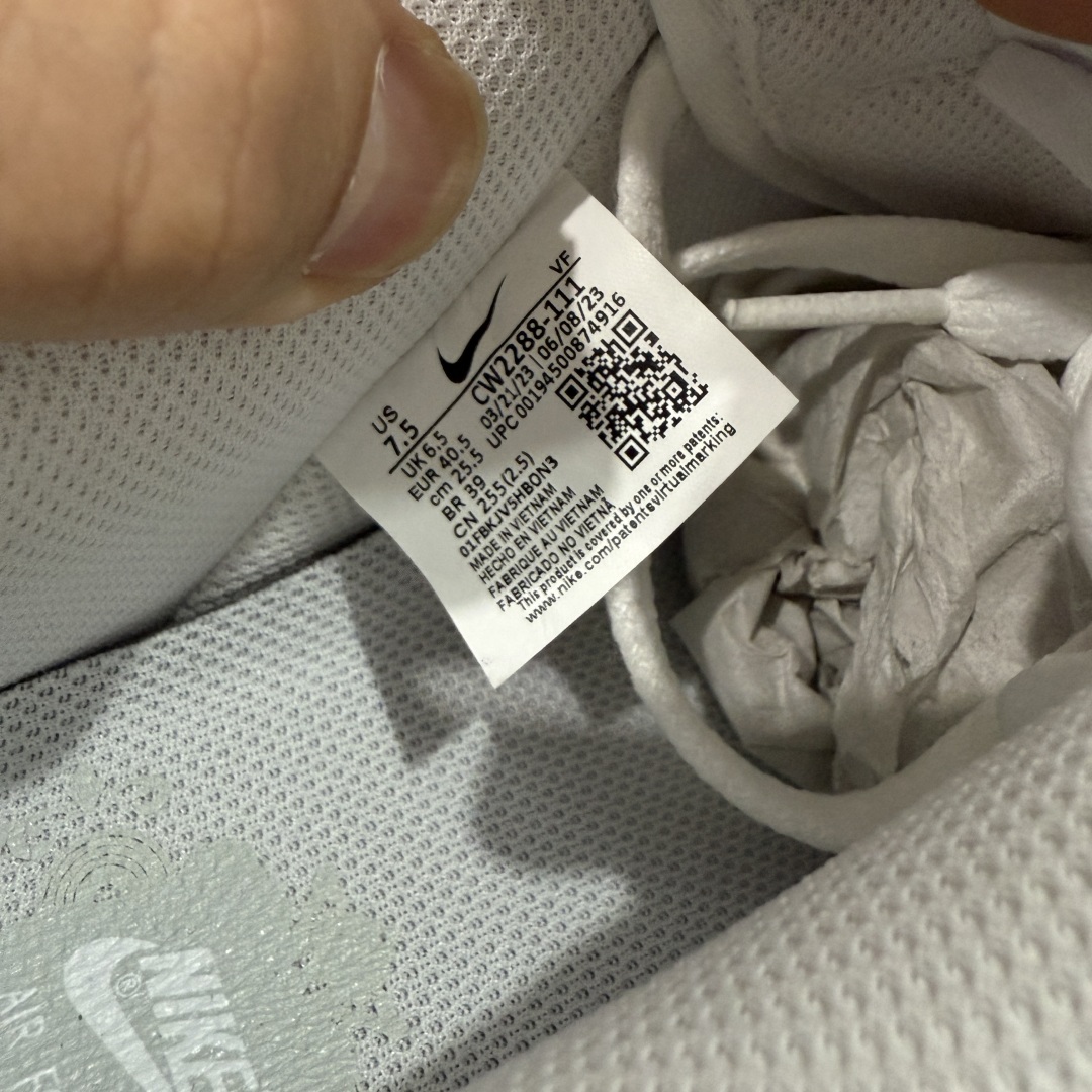 图片[6]-【纯原头层版】NK Air Force 1 Low \’07 空军一号低帮经典板鞋 纯白 CW2288-111 顶级空军 皮料质感可媲美og版 细节吊打市场其他代号版本 全鞋电脑针车 工整有序 原厂港宝加持完美还原灵魂版型 原盒原配从里到外百分百还原 原厂全头层原厂皮料 原标原盒 内置Sole气垫 中底白色背胶 中底划线 已经无限的接近公司 原厂楦头 原厂刺绣 后跟弧度修正 正确中底四线防伪 尺码：36 36.5 37.5 38 38.5 39 40 40.5 41 42 42.5 43 44 44.5 45 46-选品中心