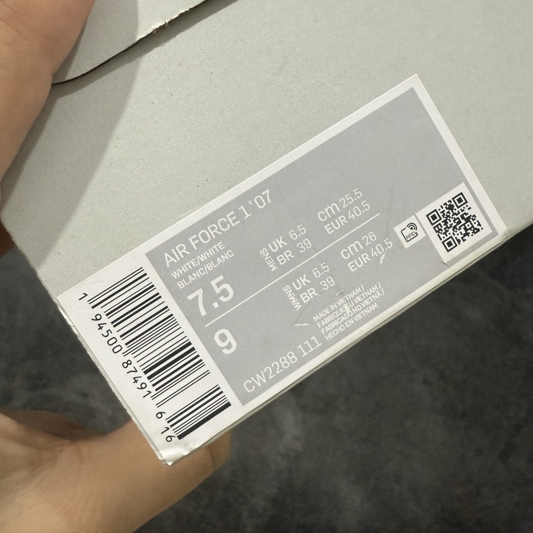 图片[8]-【纯原头层版】NK Air Force 1 Low \’07 空军一号低帮经典板鞋 纯白 CW2288-111 顶级空军 皮料质感可媲美og版 细节吊打市场其他代号版本 全鞋电脑针车 工整有序 原厂港宝加持完美还原灵魂版型 原盒原配从里到外百分百还原 原厂全头层原厂皮料 原标原盒 内置Sole气垫 中底白色背胶 中底划线 已经无限的接近公司 原厂楦头 原厂刺绣 后跟弧度修正 正确中底四线防伪 尺码：36 36.5 37.5 38 38.5 39 40 40.5 41 42 42.5 43 44 44.5 45 46-选品中心