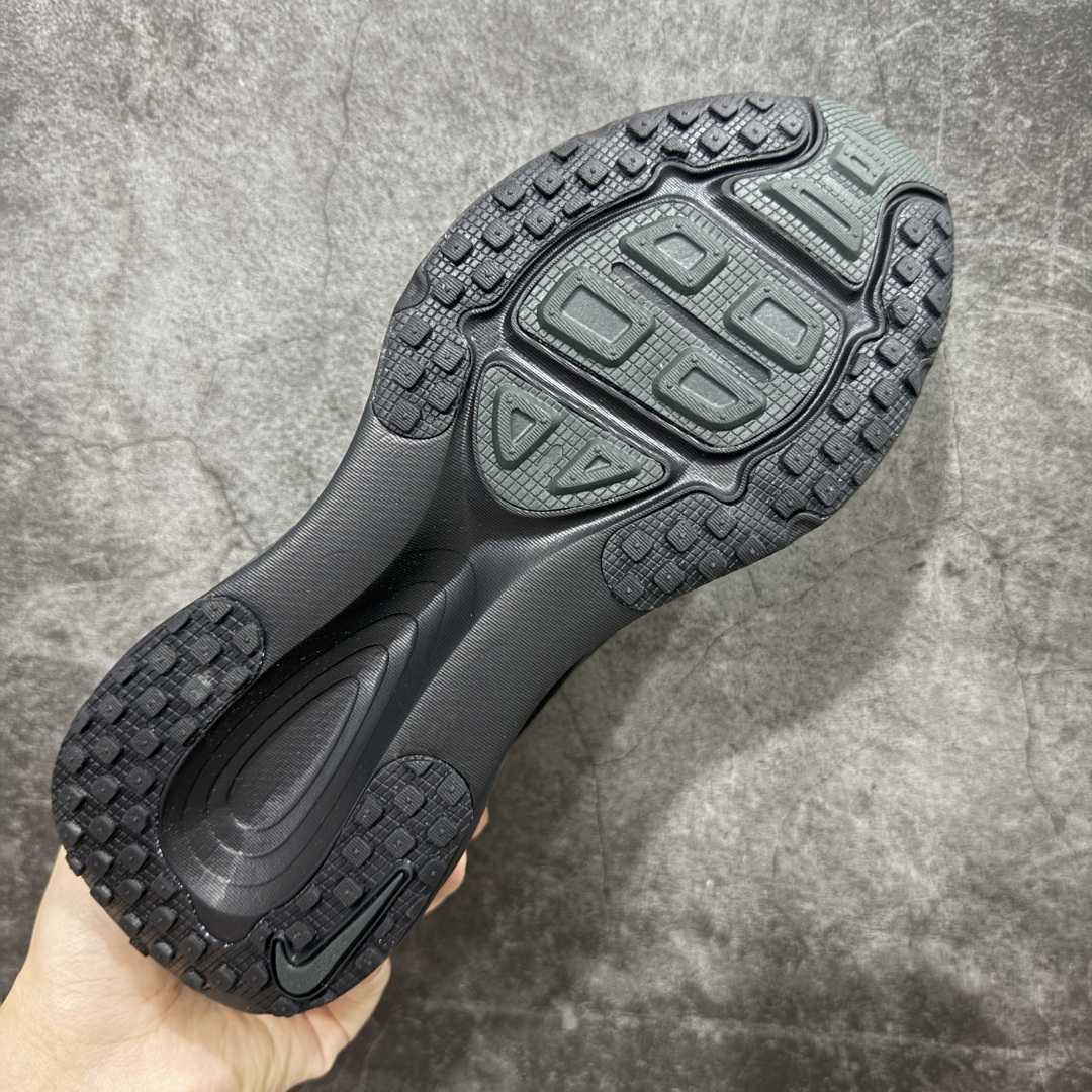 图片[9]-【XE纯原版】Nike Air Zoom Vomero 18 全新科技运动跑鞋 HM6803-005    目前市场最强品质 原版购入开发 鞋面采用硅胶发泡立体印刷 分体式组合大底 上层超临界ZOOM X泡棉 下层一次ReactX泡棉 区别市场一体底 超高质检清洁度 一切材质配件均与原版一致 原楦原纸板开发 匹配原版98%以上 完美弧度版型 原厂鞋标 立体反光鞋盒标 鞋盒防撞海绵 高端玩家必推版本 高价零售必推版本 欢迎对比市面任意版本‼️ 这双鞋简直是时尚与科技的完美融合。 经典黑色鞋面，质感爆棚，搭配超亮眼的银色大勾子，瞬间成为街头焦点。不仅颜值在线，缓震性能更是一绝 不管是日常出街还是慢跑锻炼，都能给双脚极致舒适体验。  码数超全，39- 46 码任你选！别犹豫啦，穿上它，轻松走出潮流范，开启你的时尚运动新旅程！ 码段：39-46-选品中心