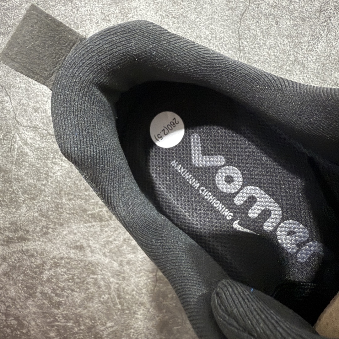 图片[9]-【XE纯原版】Nike Air Zoom Vomero 18 全新科技运动跑鞋 HM6803-005    目前市场最强品质 原版购入开发 鞋面采用硅胶发泡立体印刷 分体式组合大底 上层超临界ZOOM X泡棉 下层一次ReactX泡棉 区别市场一体底 超高质检清洁度 一切材质配件均与原版一致 原楦原纸板开发 匹配原版98%以上 完美弧度版型 原厂鞋标 立体反光鞋盒标 鞋盒防撞海绵 高端玩家必推版本 高价零售必推版本 欢迎对比市面任意版本‼️ 这双鞋简直是时尚与科技的完美融合。 经典黑色鞋面，质感爆棚，搭配超亮眼的银色大勾子，瞬间成为街头焦点。不仅颜值在线，缓震性能更是一绝 不管是日常出街还是慢跑锻炼，都能给双脚极致舒适体验。  码数超全，39- 46 码任你选！别犹豫啦，穿上它，轻松走出潮流范，开启你的时尚运动新旅程！ 码段：39-46-选品中心