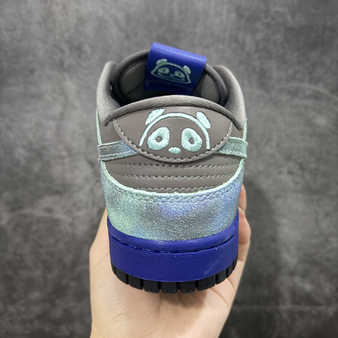 图片[4]-【史诗版】Nike Dunk Low \”Panda\” 趣味熊猫 低帮休闲板鞋 #鞋身框架是扎染风格，搭配同效果鞋带以及多处熊猫刺绣，并附赠贴纸，童趣十足。 货号： HQ9294-200 尺码：35.5 36 36.5 37.5 38 38.5 39 40 40.5 41 42 42.5 43 44 44.5 45 46 47-选品中心