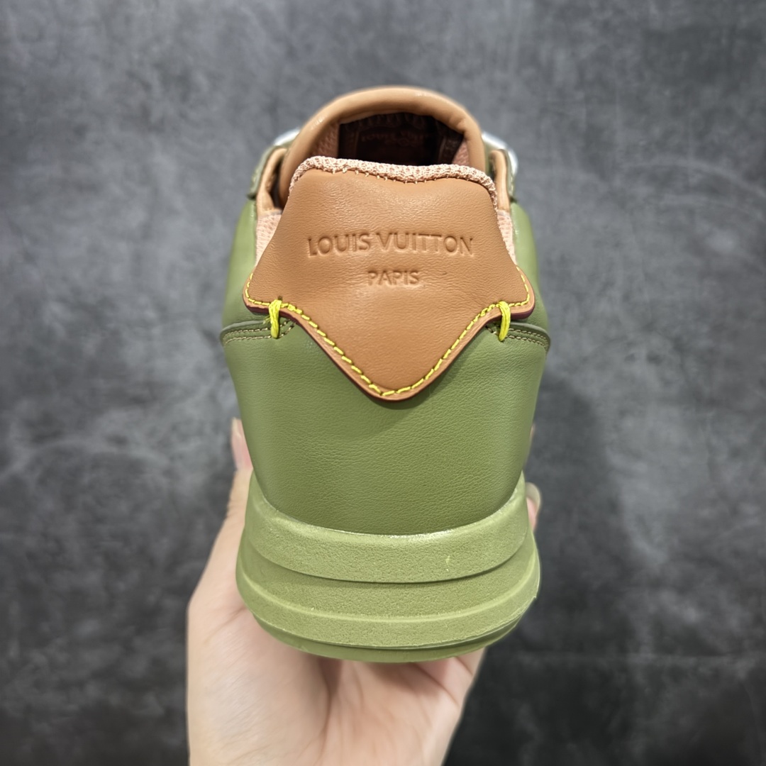 图片[4]-【外贸专供版】Nigo x Louis Vuitton LV联名款 阿甘 低帮运动休闲鞋 大厂出品 品质板正 此次系列包括从简约风格的运动鞋到引人注目的跑鞋 LV 以其标志性的厚底和现代美学脱颖而出 而其他款式则采用了奢华的麂皮 皮革和帆布等材质 一些运动鞋设计富有未来感 强调功能性与舒适性 并向运动风格的奢华鞋履迈进 每个细节都按原版1：1开发 面料 头层皮 内里 进口透气网里 鞋底原版开模防滑TPU材质 底厚3CM 尺码：36 37 38 39 40 41 42 43 44 45 46-选品中心