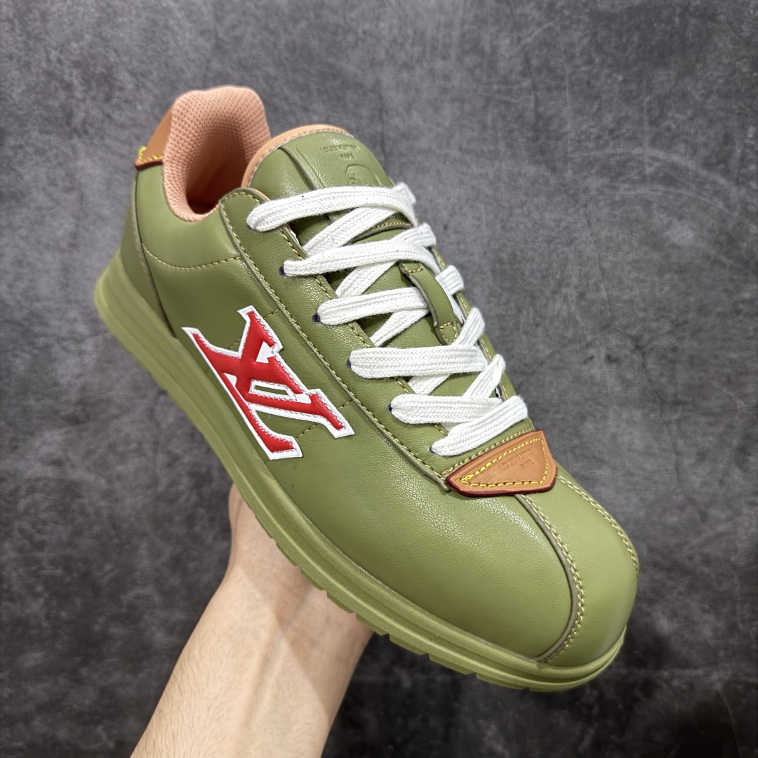 图片[3]-【外贸专供版】Nigo x Louis Vuitton LV联名款 阿甘 低帮运动休闲鞋 大厂出品 品质板正 此次系列包括从简约风格的运动鞋到引人注目的跑鞋 LV 以其标志性的厚底和现代美学脱颖而出 而其他款式则采用了奢华的麂皮 皮革和帆布等材质 一些运动鞋设计富有未来感 强调功能性与舒适性 并向运动风格的奢华鞋履迈进 每个细节都按原版1：1开发 面料 头层皮 内里 进口透气网里 鞋底原版开模防滑TPU材质 底厚3CM 尺码：36 37 38 39 40 41 42 43 44 45 46-选品中心