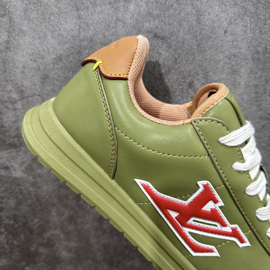 图片[7]-【外贸专供版】Nigo x Louis Vuitton LV联名款 阿甘 低帮运动休闲鞋 大厂出品 品质板正 此次系列包括从简约风格的运动鞋到引人注目的跑鞋 LV 以其标志性的厚底和现代美学脱颖而出 而其他款式则采用了奢华的麂皮 皮革和帆布等材质 一些运动鞋设计富有未来感 强调功能性与舒适性 并向运动风格的奢华鞋履迈进 每个细节都按原版1：1开发 面料 头层皮 内里 进口透气网里 鞋底原版开模防滑TPU材质 底厚3CM 尺码：36 37 38 39 40 41 42 43 44 45 46-选品中心