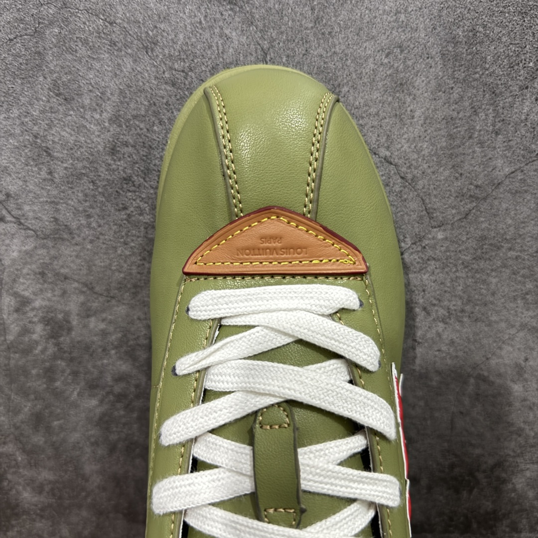 图片[5]-【外贸专供版】Nigo x Louis Vuitton LV联名款 阿甘 低帮运动休闲鞋 大厂出品 品质板正 此次系列包括从简约风格的运动鞋到引人注目的跑鞋 LV 以其标志性的厚底和现代美学脱颖而出 而其他款式则采用了奢华的麂皮 皮革和帆布等材质 一些运动鞋设计富有未来感 强调功能性与舒适性 并向运动风格的奢华鞋履迈进 每个细节都按原版1：1开发 面料 头层皮 内里 进口透气网里 鞋底原版开模防滑TPU材质 底厚3CM 尺码：36 37 38 39 40 41 42 43 44 45 46-选品中心