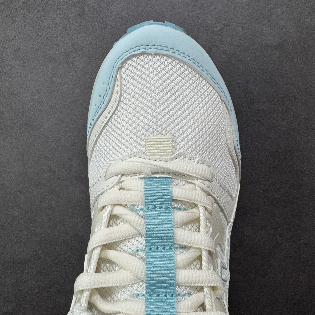 图片[8]-【公司级】亚瑟士 ASICS GEL-SONOMA CN 轻盈舒适耐磨透气 低帮 洞洞鞋 凉鞋 复古缓震越野运动鞋1012B584-021 硬核户外党必入的3大理由 ✅ “踩碎石如平地”的抓地黑科技，独家 **AHAR耐磨外底** +逆向齿纹设计，实测雨后青石板路零打滑！陡坡下冲时脚掌像被“钉”在地面，防滑性能吊打普通跑鞋 ✅ GEL缓震+透气网布的“矛盾组合”**后跟内置 **亚瑟士GEL胶**，跳落差2米的岩石地膝盖无震感；鞋头却用 **mono纱透气网布**，38℃高温徒步也不闷脚 ✅ 轻到能追山羊的越野神器，单只鞋仅285g（男码42），比一瓶矿泉水还轻！周末穿越10公里山林，脚踝毫无拖坠感，灵活度堪比轻量化登山鞋。 货号： 1012B656-101 尺码： 35.5-45 编码： YQB230240-选品中心