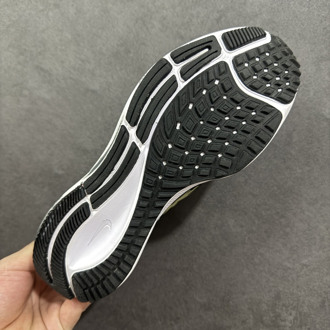 图片[9]-【定制版】Nike Pegasus 37 耐克 飞马37代 低帮 精锐之师 黑绿色 男女同款 赛博朋克 手绘潮流简约百搭防滑耐磨低邦跑步鞋 该定制版球鞋选用Nike Pegasus 37为原鞋，整双鞋以绿色为主，鞋身配色设计简约百搭，英文涂鸦点缀设计使其更有设计感。 货号：BQ9647-220 尺码：36-45带半码 编码：HXSA310320-选品中心