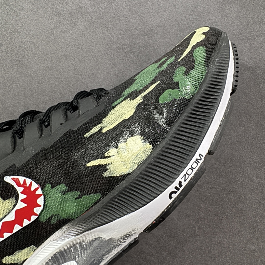 图片[5]-【定制版】Nike Pegasus 37 耐克 飞马37代 低帮 精锐之师 黑绿色 男女同款 赛博朋克 手绘潮流简约百搭防滑耐磨低邦跑步鞋 该定制版球鞋选用Nike Pegasus 37为原鞋，整双鞋以绿色为主，鞋身配色设计简约百搭，英文涂鸦点缀设计使其更有设计感。 货号：BQ9647-220 尺码：36-45带半码 编码：HXSA310320-选品中心