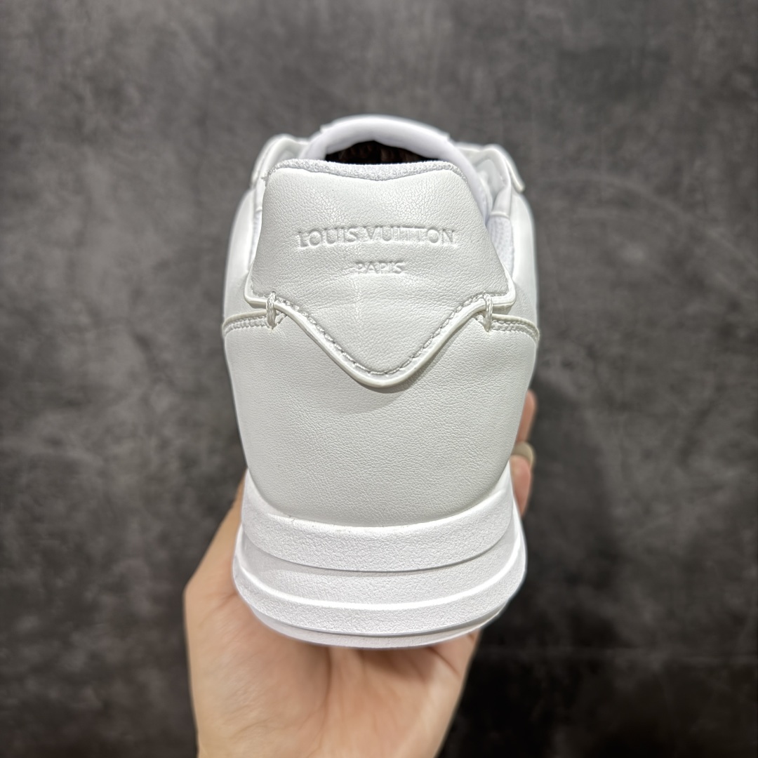 图片[4]-【外贸专供版】Nigo x Louis Vuitton LV联名款 阿甘 低帮运动休闲鞋 大厂出品 品质板正 此次系列包括从简约风格的运动鞋到引人注目的跑鞋 LV 以其标志性的厚底和现代美学脱颖而出 而其他款式则采用了奢华的麂皮 皮革和帆布等材质 一些运动鞋设计富有未来感 强调功能性与舒适性 并向运动风格的奢华鞋履迈进 每个细节都按原版1：1开发 面料 头层皮 内里 进口透气网里 鞋底原版开模防滑TPU材质 底厚3CM 尺码：36 37 38 39 40 41 42 43 44 45 46-选品中心