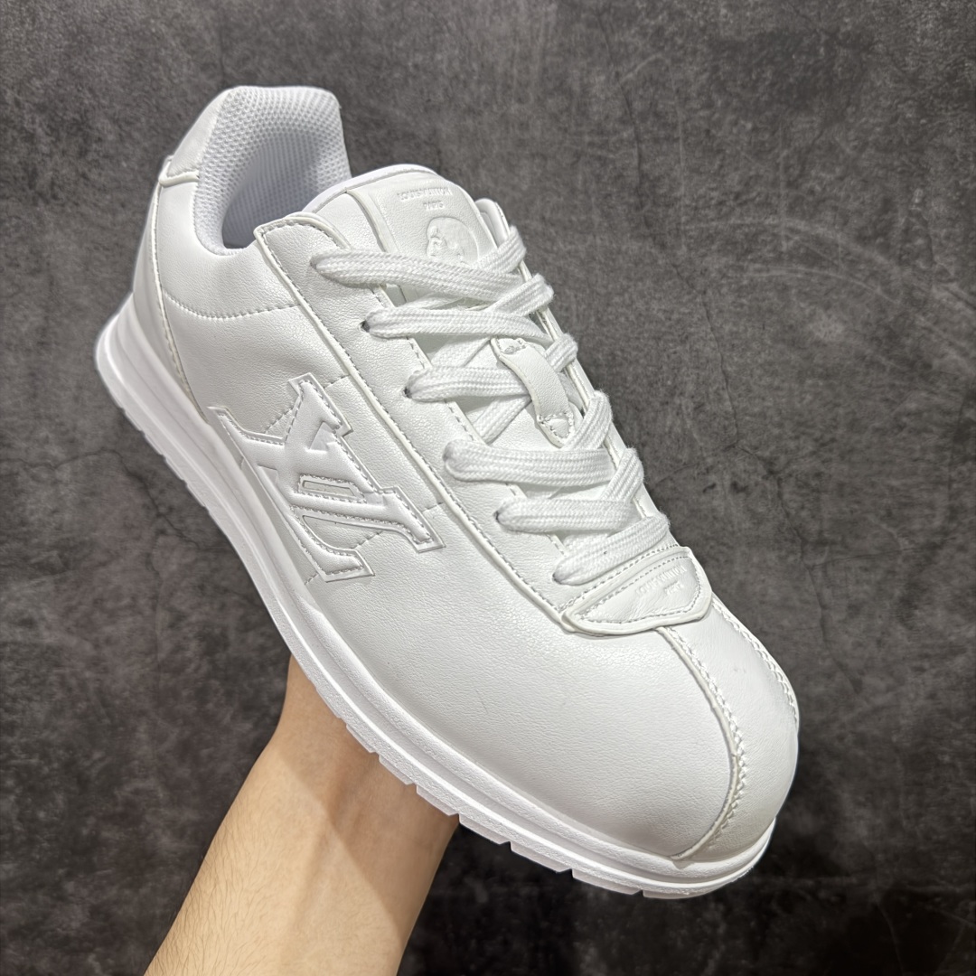 图片[3]-【外贸专供版】Nigo x Louis Vuitton LV联名款 阿甘 低帮运动休闲鞋 大厂出品 品质板正 此次系列包括从简约风格的运动鞋到引人注目的跑鞋 LV 以其标志性的厚底和现代美学脱颖而出 而其他款式则采用了奢华的麂皮 皮革和帆布等材质 一些运动鞋设计富有未来感 强调功能性与舒适性 并向运动风格的奢华鞋履迈进 每个细节都按原版1：1开发 面料 头层皮 内里 进口透气网里 鞋底原版开模防滑TPU材质 底厚3CM 尺码：36 37 38 39 40 41 42 43 44 45 46-选品中心