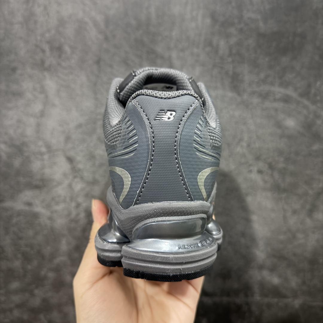 图片[4]-【纯原版】New Balance 新百伦 NB2000 网面休闲鞋 U2000ETA NB官方重磅新品 一款融合复古设计与现代科技的跑鞋，以其经典的造型和舒适脚感，成为2025年复古潮流爱好的推荐单品。 极具视觉冲击力的5根ABZORB单元，以及无缝鞋面的设计，加上3M反光材质的装饰，比之前推出的9060系列更夸张，更具未来感。 货号：U2000FD 尺码：36-46.5-选品中心