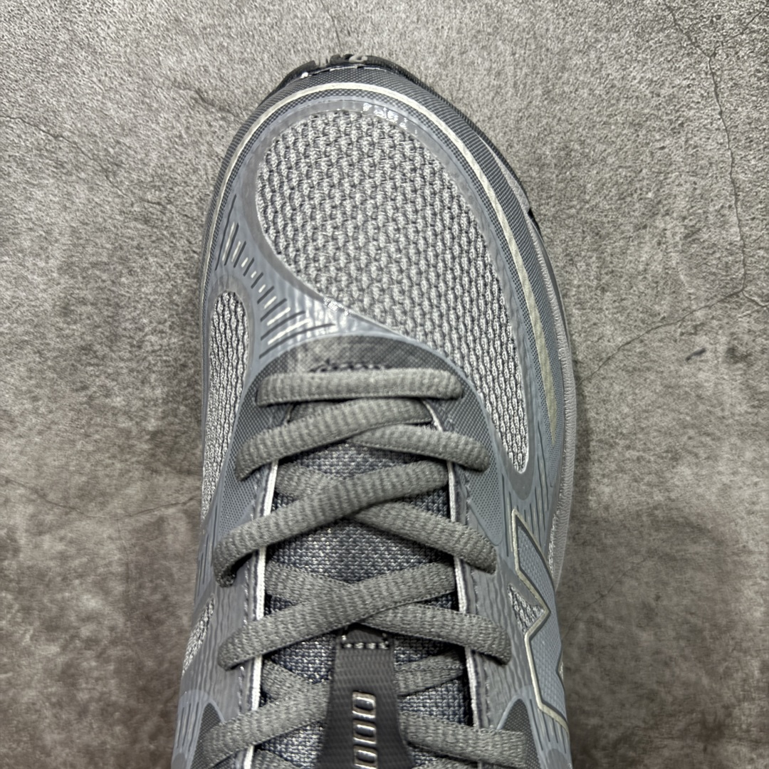 图片[5]-【纯原版】New Balance 新百伦 NB2000 网面休闲鞋 U2000ETA NB官方重磅新品 一款融合复古设计与现代科技的跑鞋，以其经典的造型和舒适脚感，成为2025年复古潮流爱好的推荐单品。 极具视觉冲击力的5根ABZORB单元，以及无缝鞋面的设计，加上3M反光材质的装饰，比之前推出的9060系列更夸张，更具未来感。 货号：U2000FD 尺码：36-46.5-选品中心