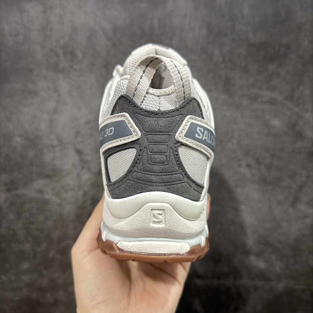 图片[4]-【巅峰版】SALOMON XA Pro 3D Suede 灰生胶 472436 萨洛蒙潮流越野机能户外功能鞋 纯原外贸平台特供订单 耗时半年巨作 全套原纸板楦头开发 原厂特供网布配套加持 确保原汁原味 完美呈现版型 原档数据独家私模五层组合大底 男女鞋同步官方开发 原装Ortholite轻量化鞋垫 中底布带钢印编号 原厂TPU锁扣 进口港宝加持 后跟自然饱满 还原公司包裹性 鞋面采用SENSIFT贴合技术 全方位贴合包裹脚型 鞋跟部鞋底牵引设计 提供强大的抓地性能 更适应野外崎岖不平的道路 其3D ADVANCED CHASSIS底盘 材料轻量大化 钉齿设计更具稳定性 防护性 鞋底易磨损区运用CONTAGRIP高耐磨材料 应对城市硬质路面长距离跑考验 尺码：36 36.5 37.5 38 38.5 39 40 40.5 41 42 42.5 43 44 44.5 45 46-选品中心