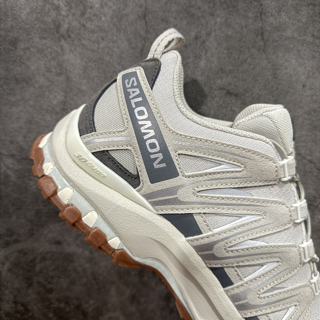 图片[7]-【巅峰版】SALOMON XA Pro 3D Suede 灰生胶 472436 萨洛蒙潮流越野机能户外功能鞋 纯原外贸平台特供订单 耗时半年巨作 全套原纸板楦头开发 原厂特供网布配套加持 确保原汁原味 完美呈现版型 原档数据独家私模五层组合大底 男女鞋同步官方开发 原装Ortholite轻量化鞋垫 中底布带钢印编号 原厂TPU锁扣 进口港宝加持 后跟自然饱满 还原公司包裹性 鞋面采用SENSIFT贴合技术 全方位贴合包裹脚型 鞋跟部鞋底牵引设计 提供强大的抓地性能 更适应野外崎岖不平的道路 其3D ADVANCED CHASSIS底盘 材料轻量大化 钉齿设计更具稳定性 防护性 鞋底易磨损区运用CONTAGRIP高耐磨材料 应对城市硬质路面长距离跑考验 尺码：36 36.5 37.5 38 38.5 39 40 40.5 41 42 42.5 43 44 44.5 45 46-选品中心