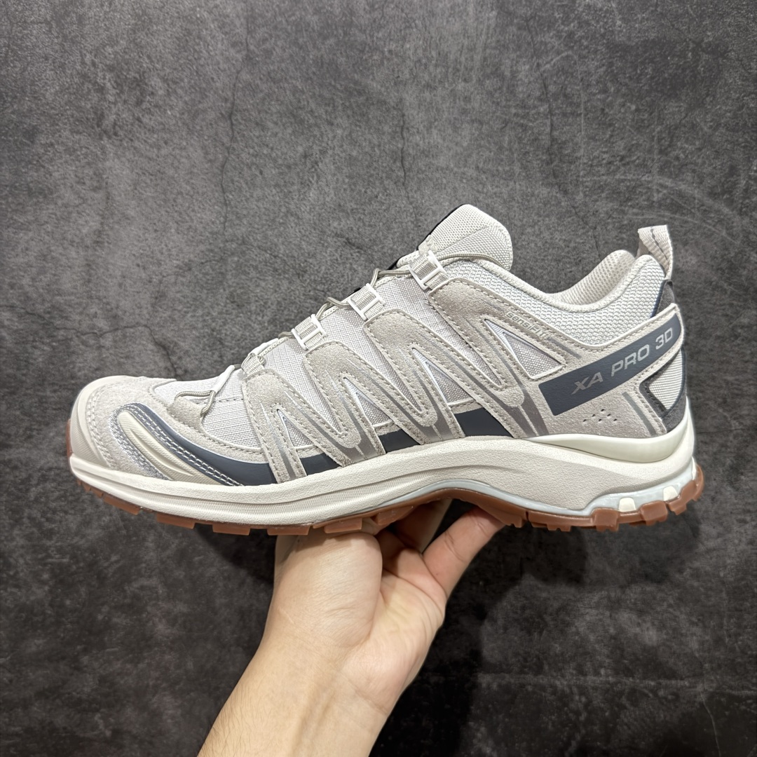 图片[2]-【巅峰版】SALOMON XA Pro 3D Suede 灰生胶 472436 萨洛蒙潮流越野机能户外功能鞋 纯原外贸平台特供订单 耗时半年巨作 全套原纸板楦头开发 原厂特供网布配套加持 确保原汁原味 完美呈现版型 原档数据独家私模五层组合大底 男女鞋同步官方开发 原装Ortholite轻量化鞋垫 中底布带钢印编号 原厂TPU锁扣 进口港宝加持 后跟自然饱满 还原公司包裹性 鞋面采用SENSIFT贴合技术 全方位贴合包裹脚型 鞋跟部鞋底牵引设计 提供强大的抓地性能 更适应野外崎岖不平的道路 其3D ADVANCED CHASSIS底盘 材料轻量大化 钉齿设计更具稳定性 防护性 鞋底易磨损区运用CONTAGRIP高耐磨材料 应对城市硬质路面长距离跑考验 尺码：36 36.5 37.5 38 38.5 39 40 40.5 41 42 42.5 43 44 44.5 45 46-选品中心