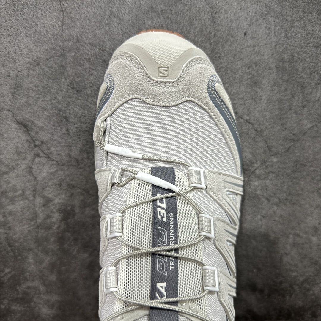 图片[5]-【巅峰版】SALOMON XA Pro 3D Suede 灰生胶 472436 萨洛蒙潮流越野机能户外功能鞋 纯原外贸平台特供订单 耗时半年巨作 全套原纸板楦头开发 原厂特供网布配套加持 确保原汁原味 完美呈现版型 原档数据独家私模五层组合大底 男女鞋同步官方开发 原装Ortholite轻量化鞋垫 中底布带钢印编号 原厂TPU锁扣 进口港宝加持 后跟自然饱满 还原公司包裹性 鞋面采用SENSIFT贴合技术 全方位贴合包裹脚型 鞋跟部鞋底牵引设计 提供强大的抓地性能 更适应野外崎岖不平的道路 其3D ADVANCED CHASSIS底盘 材料轻量大化 钉齿设计更具稳定性 防护性 鞋底易磨损区运用CONTAGRIP高耐磨材料 应对城市硬质路面长距离跑考验 尺码：36 36.5 37.5 38 38.5 39 40 40.5 41 42 42.5 43 44 44.5 45 46-选品中心