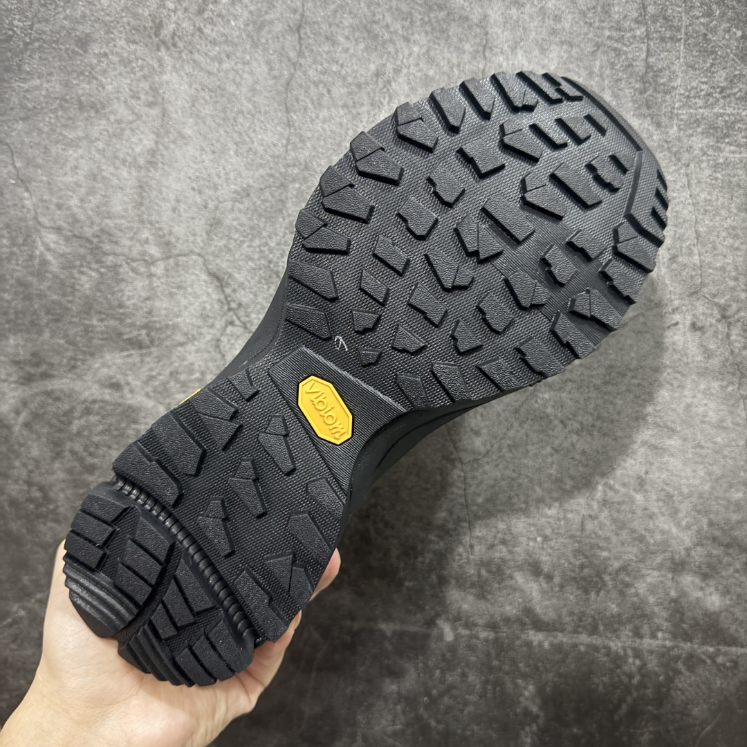 图片[9]-【公司级】凯乐石KAILAS 界山 户外运动 舒适时尚 防滑透气 低帮 登山徒步鞋 男款 墨黑 KAILAS凯乐石品牌是全球三大全系攀登品牌之一，于2003年创立于中国广州，致力于为有攀登梦想的户外运动员及爱好者，研发制造功能性专业装备，满足他们在极限环境下安全舒适的需求，凯乐石专注于科技面料的开发及专业功能设计，产品线覆盖登山、攀岩、徒步、越野跑山、露营、旅行等多项户外运动，通过运动员的测试反馈，不断进化迭代，产品荣获国内外大奖71座，发明专利21个，更突破性的自主研发攀登器械，打造出中国的攀登硬实力 尺码：39 40 41 42 43 44-选品中心