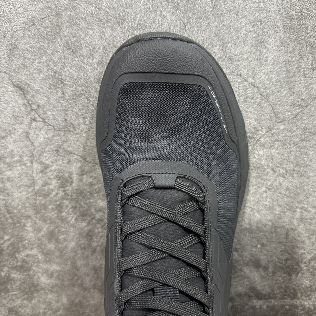 图片[5]-【公司级】凯乐石KAILAS 界山 户外运动 舒适时尚 防滑透气 低帮 登山徒步鞋 男款 墨黑 KAILAS凯乐石品牌是全球三大全系攀登品牌之一，于2003年创立于中国广州，致力于为有攀登梦想的户外运动员及爱好者，研发制造功能性专业装备，满足他们在极限环境下安全舒适的需求，凯乐石专注于科技面料的开发及专业功能设计，产品线覆盖登山、攀岩、徒步、越野跑山、露营、旅行等多项户外运动，通过运动员的测试反馈，不断进化迭代，产品荣获国内外大奖71座，发明专利21个，更突破性的自主研发攀登器械，打造出中国的攀登硬实力 尺码：39 40 41 42 43 44-选品中心