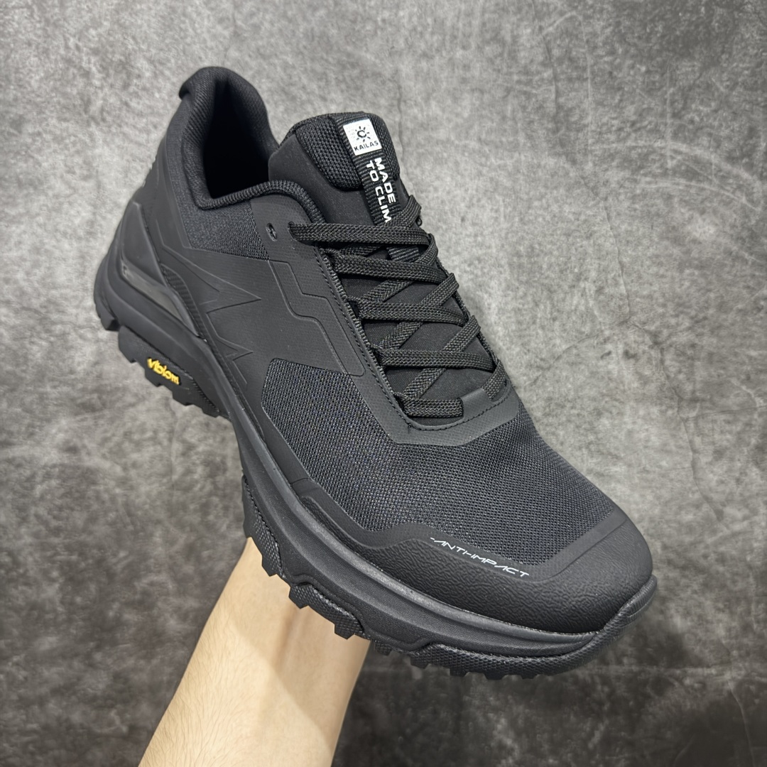 图片[3]-【公司级】凯乐石KAILAS 界山 户外运动 舒适时尚 防滑透气 低帮 登山徒步鞋 男款 墨黑 KAILAS凯乐石品牌是全球三大全系攀登品牌之一，于2003年创立于中国广州，致力于为有攀登梦想的户外运动员及爱好者，研发制造功能性专业装备，满足他们在极限环境下安全舒适的需求，凯乐石专注于科技面料的开发及专业功能设计，产品线覆盖登山、攀岩、徒步、越野跑山、露营、旅行等多项户外运动，通过运动员的测试反馈，不断进化迭代，产品荣获国内外大奖71座，发明专利21个，更突破性的自主研发攀登器械，打造出中国的攀登硬实力 尺码：39 40 41 42 43 44-选品中心