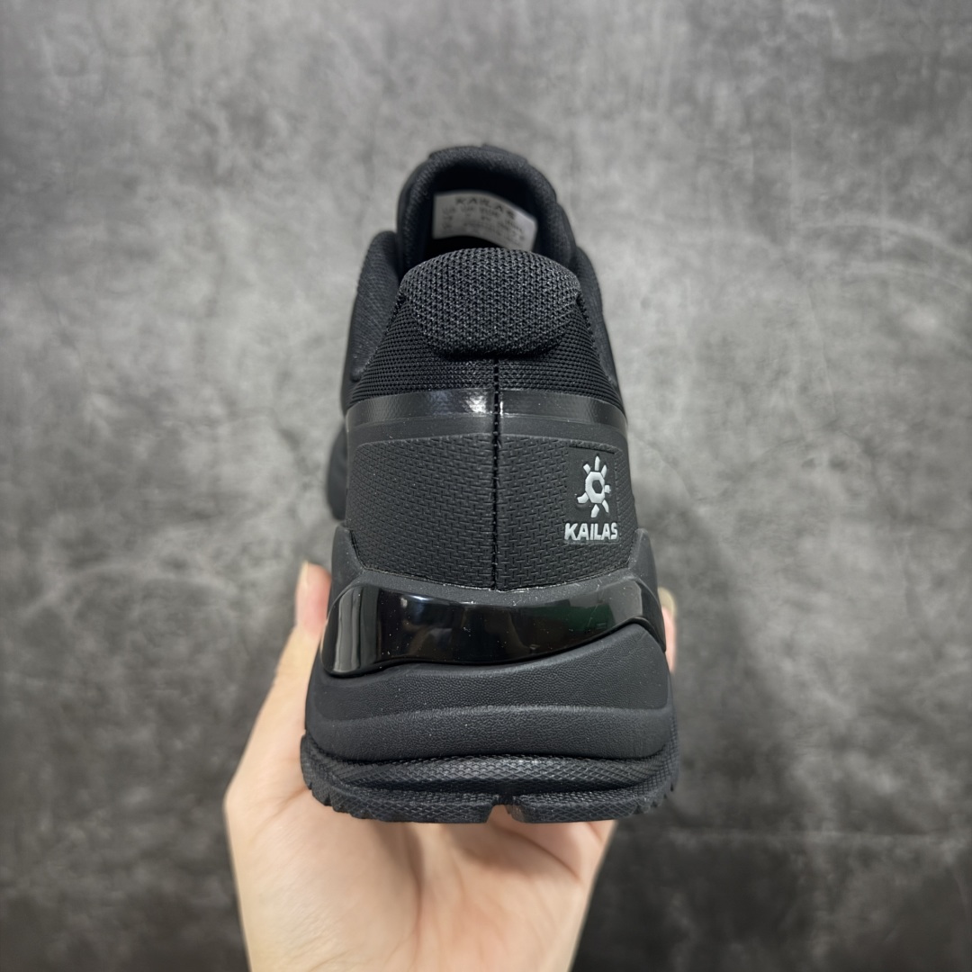图片[4]-【公司级】凯乐石KAILAS 界山 户外运动 舒适时尚 防滑透气 低帮 登山徒步鞋 男款 墨黑 KAILAS凯乐石品牌是全球三大全系攀登品牌之一，于2003年创立于中国广州，致力于为有攀登梦想的户外运动员及爱好者，研发制造功能性专业装备，满足他们在极限环境下安全舒适的需求，凯乐石专注于科技面料的开发及专业功能设计，产品线覆盖登山、攀岩、徒步、越野跑山、露营、旅行等多项户外运动，通过运动员的测试反馈，不断进化迭代，产品荣获国内外大奖71座，发明专利21个，更突破性的自主研发攀登器械，打造出中国的攀登硬实力 尺码：39 40 41 42 43 44-选品中心